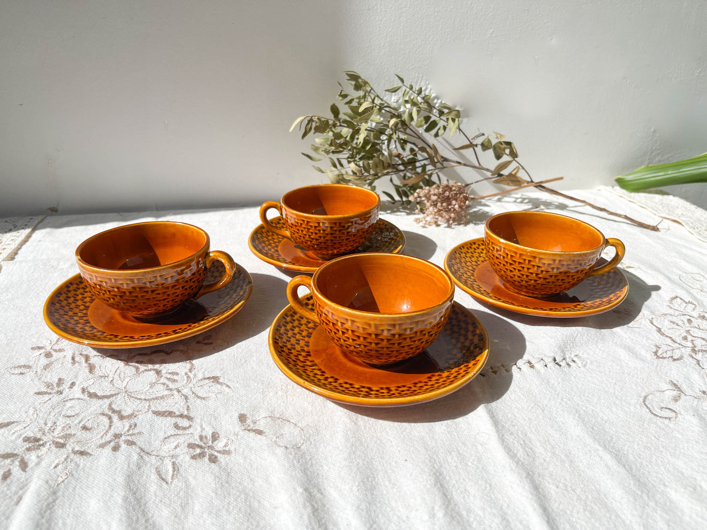 4 Tasses à Café vintage en faïence caramel 1 support multimédia sur 11