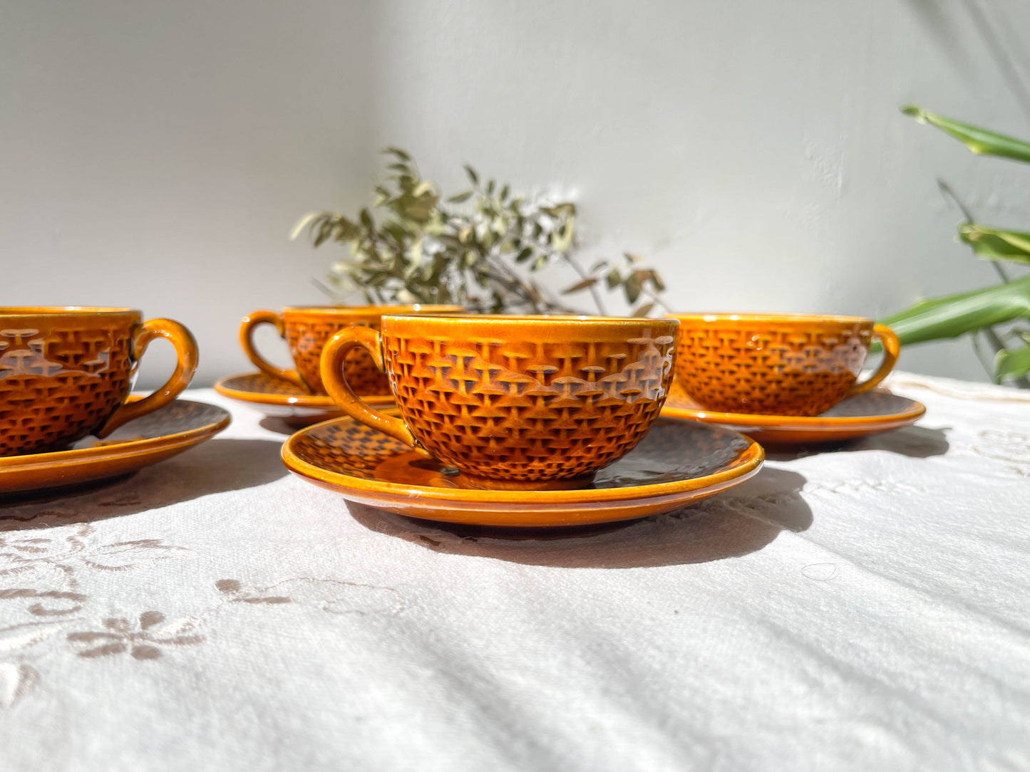 4 Tasses à Café vintage en faïence caramel 1 support multimédia sur 11