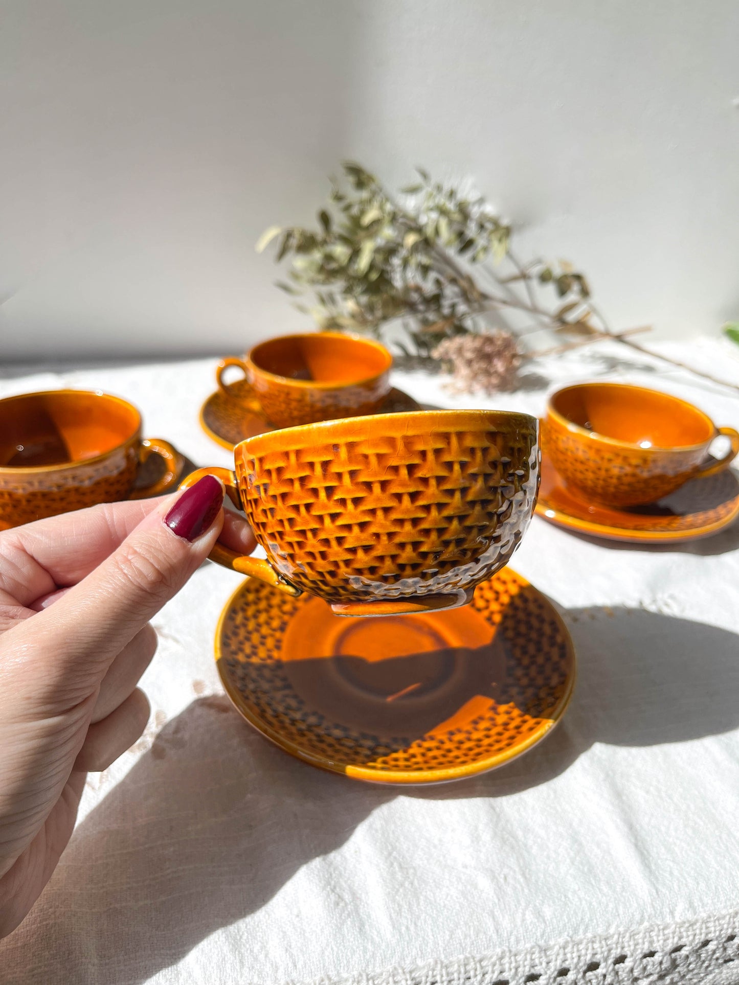 4 Tasses à Café vintage en faïence caramel 1 support multimédia sur 11