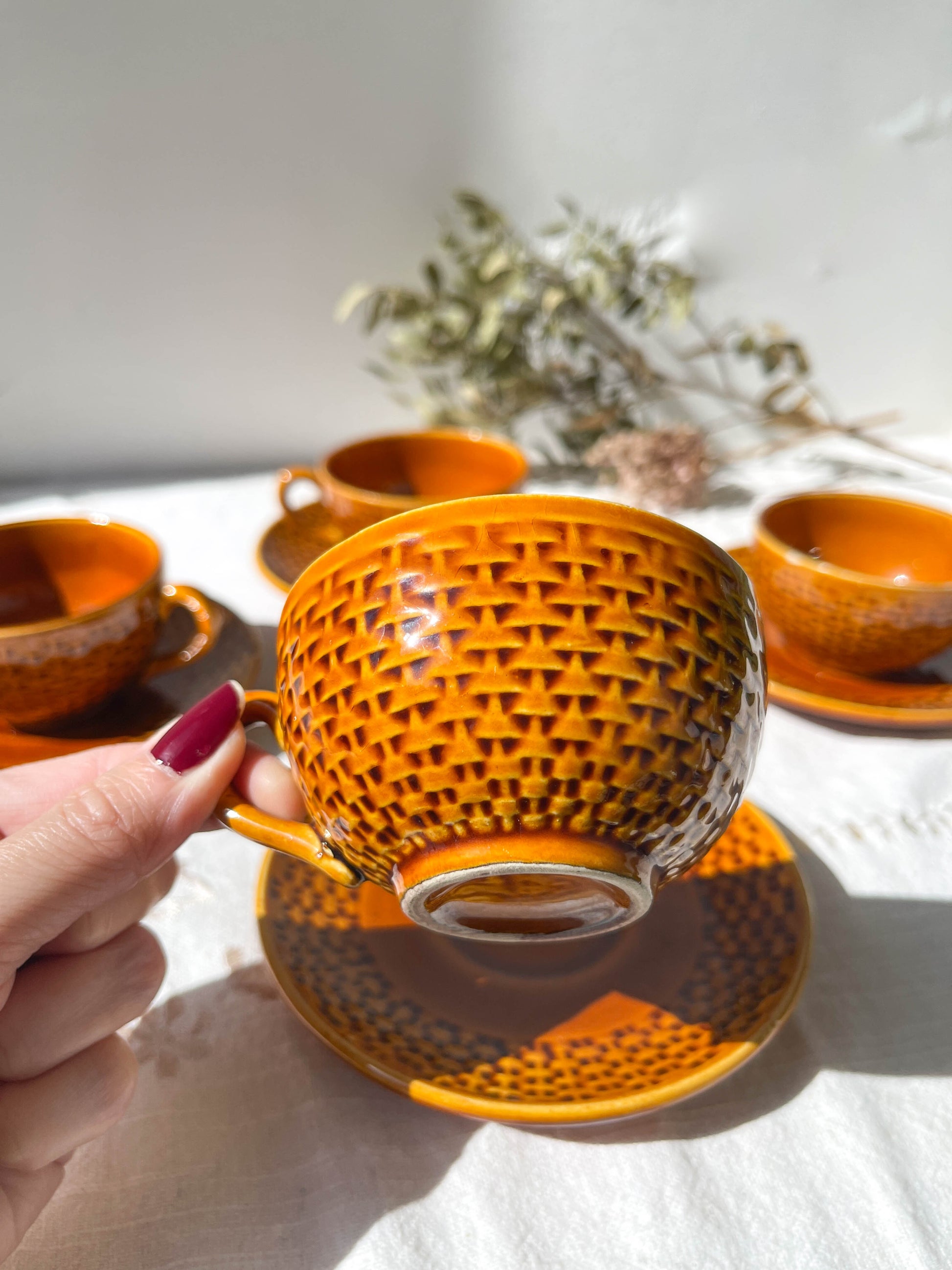 4 Tasses à Café vintage en faïence caramel 1 support multimédia sur 11