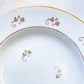 Assiettes creuses L’Amandinoise en porcelaine blanche motif petites fleurs dorées 