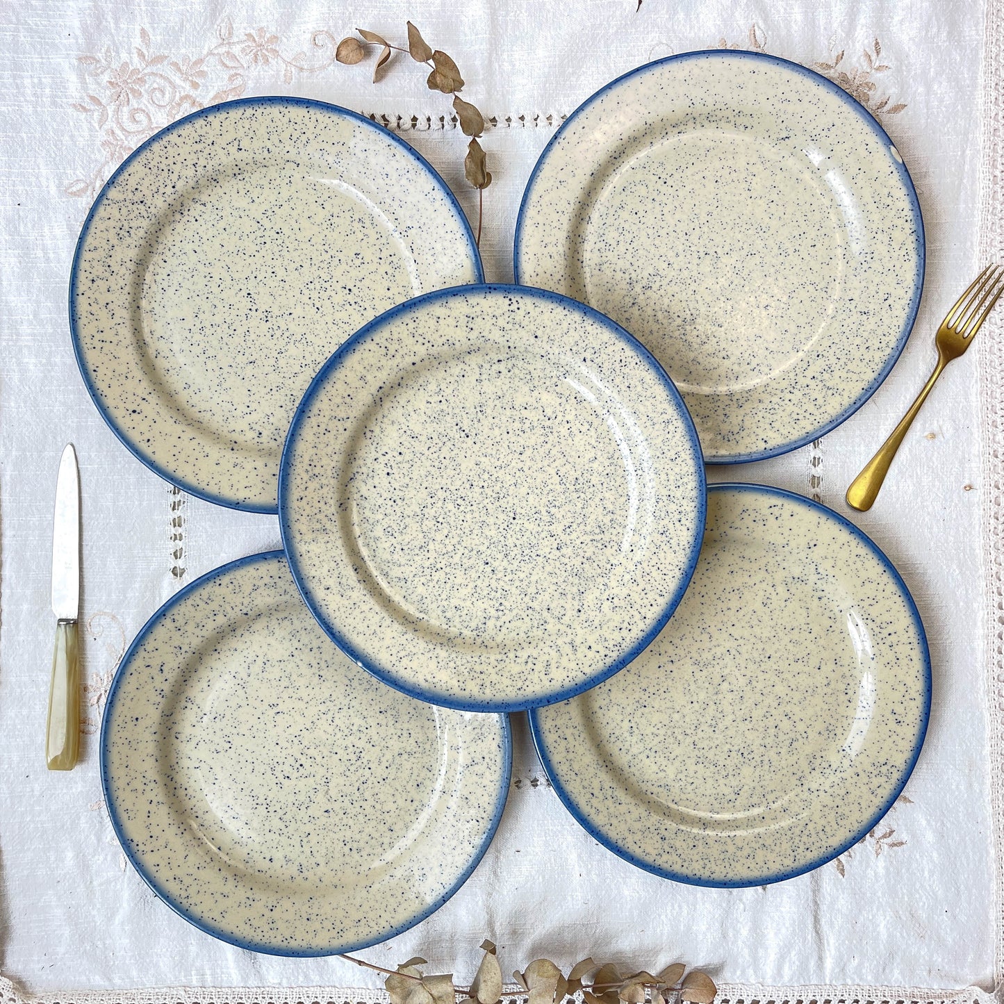 Assiettes plates en grès moucheté bleues Tulowice Poland 1970