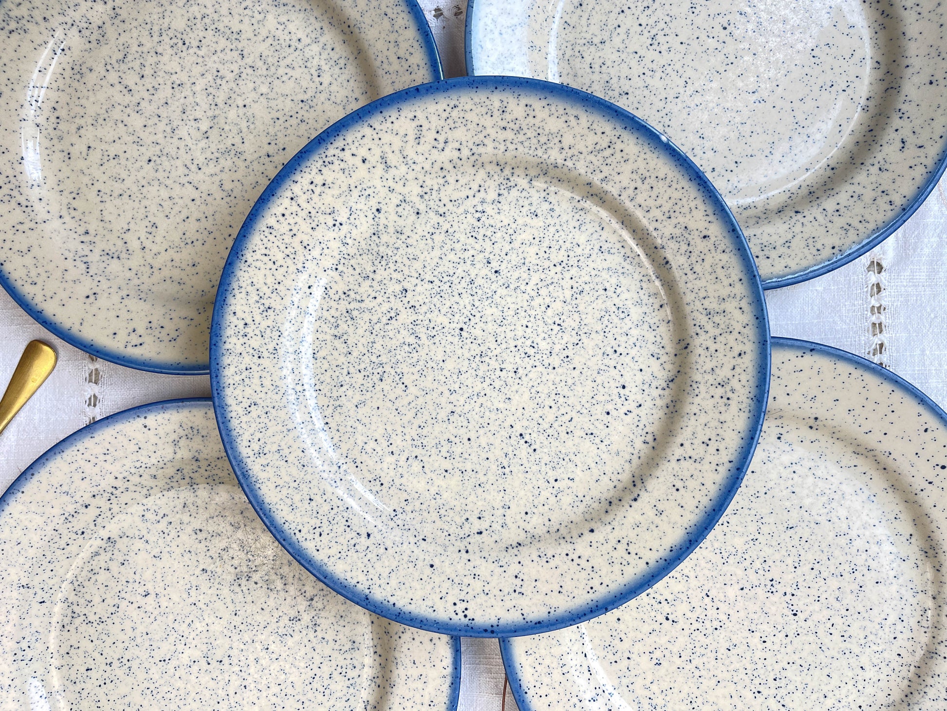 Assiettes plates en grès moucheté bleues Tulowice Poland 1970