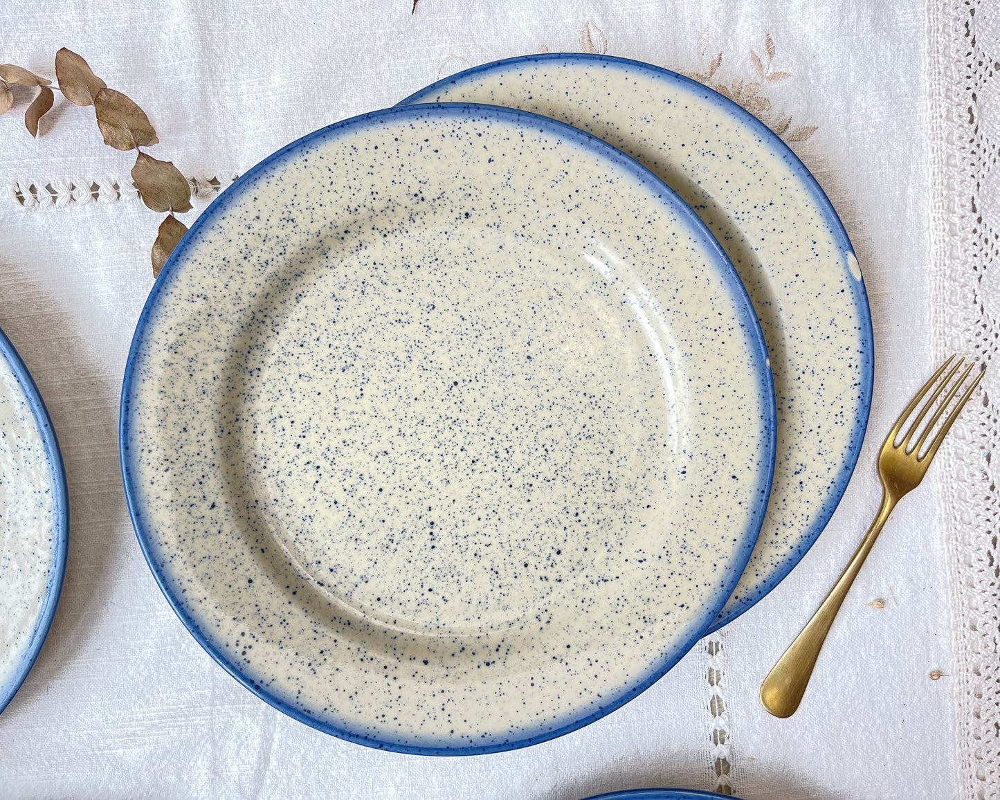 Assiettes plates en grès moucheté bleues Tulowice Poland 1970