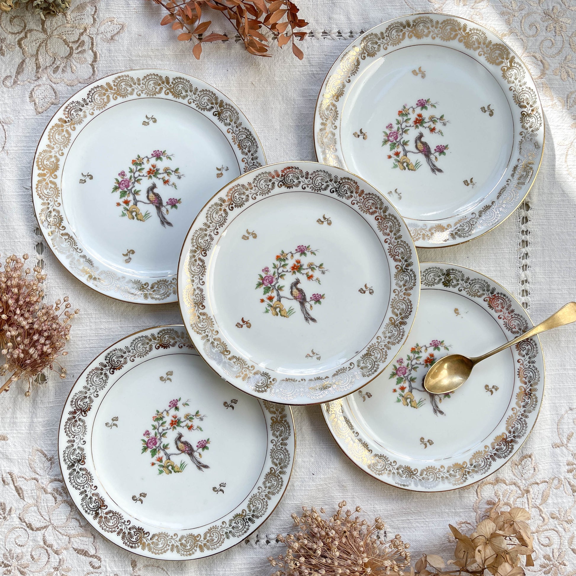 5 Assiettes vintage Porcelaine blanches dorées + 5 Petites Assiettes dépareillées oiseau