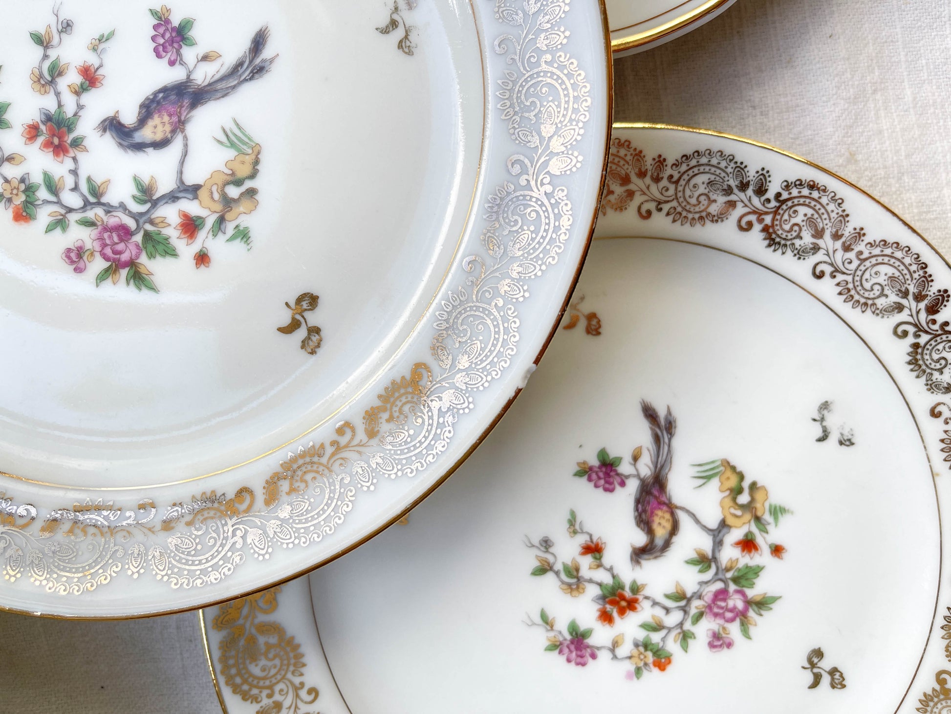 5 Assiettes vintage Porcelaine blanches dorées + 5 Petites Assiettes dépareillées oiseau