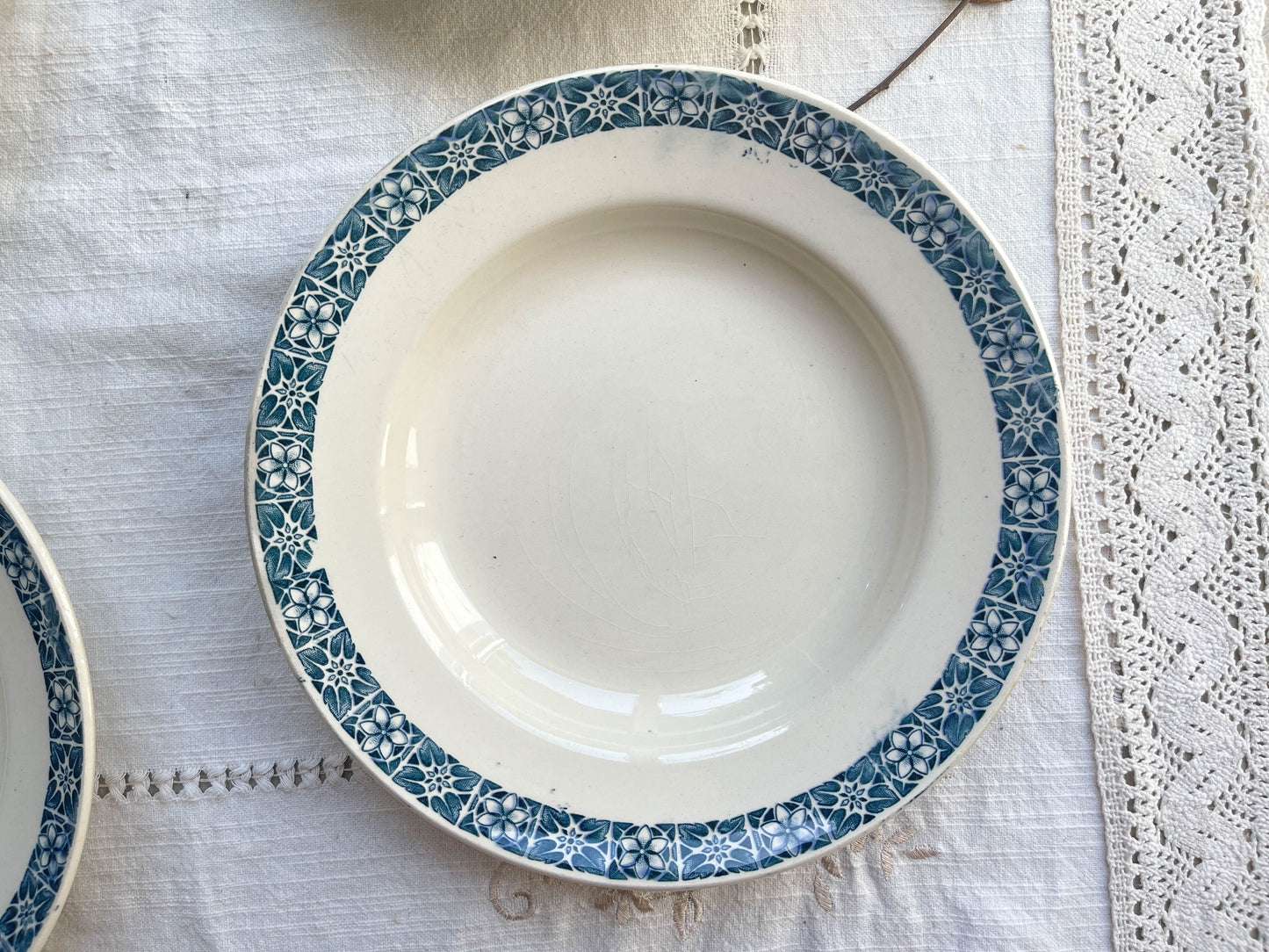 6 assiettes creuses Terre de Fer bleu LONGCHAMP modèle « RENÉ »