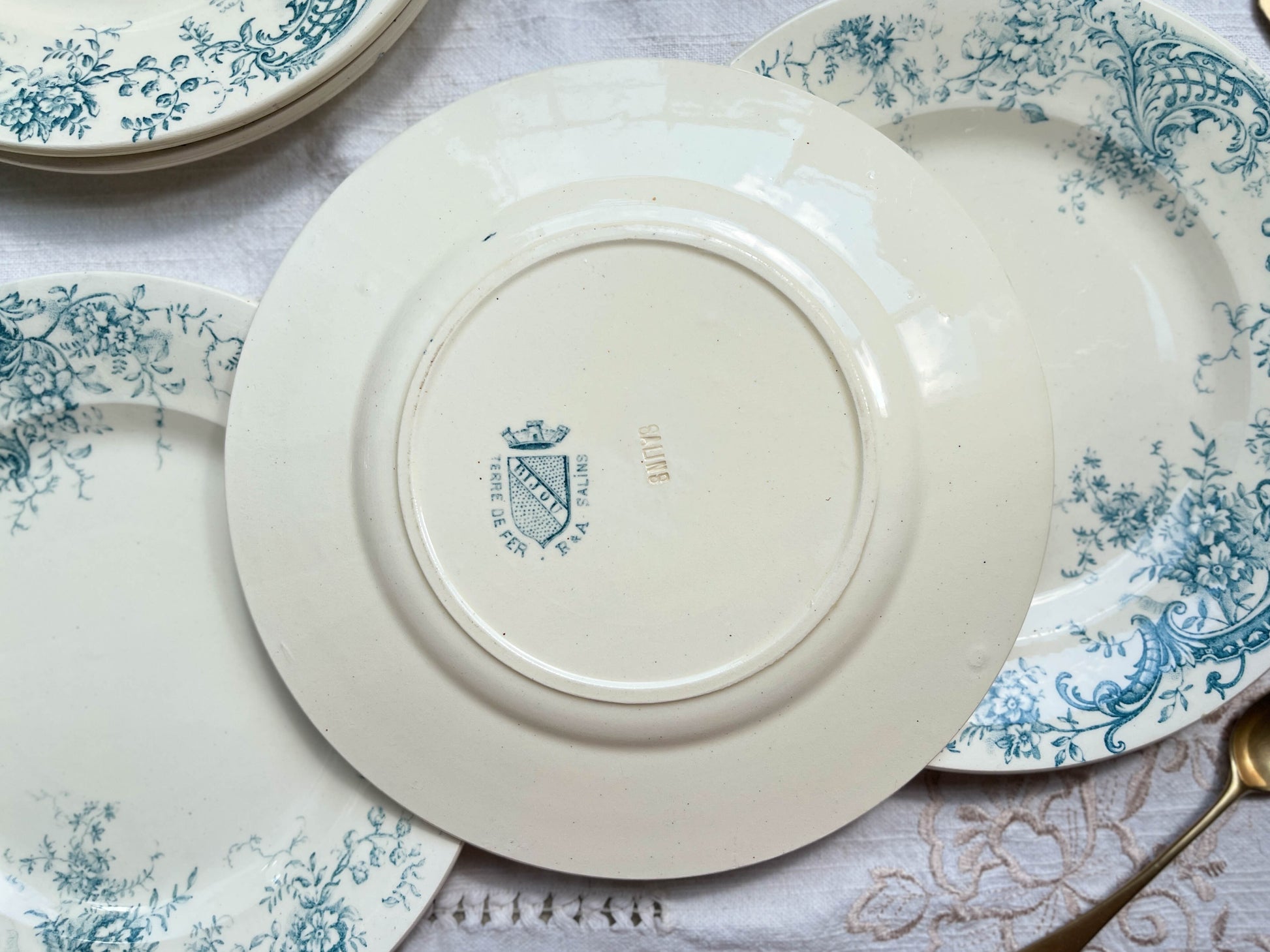 Petites assiettes Terre de fer SALINS modèle Bijou
