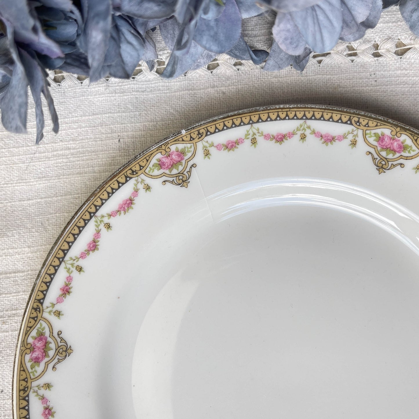 6 Assiettes à dessert vintage dépareillées en Porcelaine Française