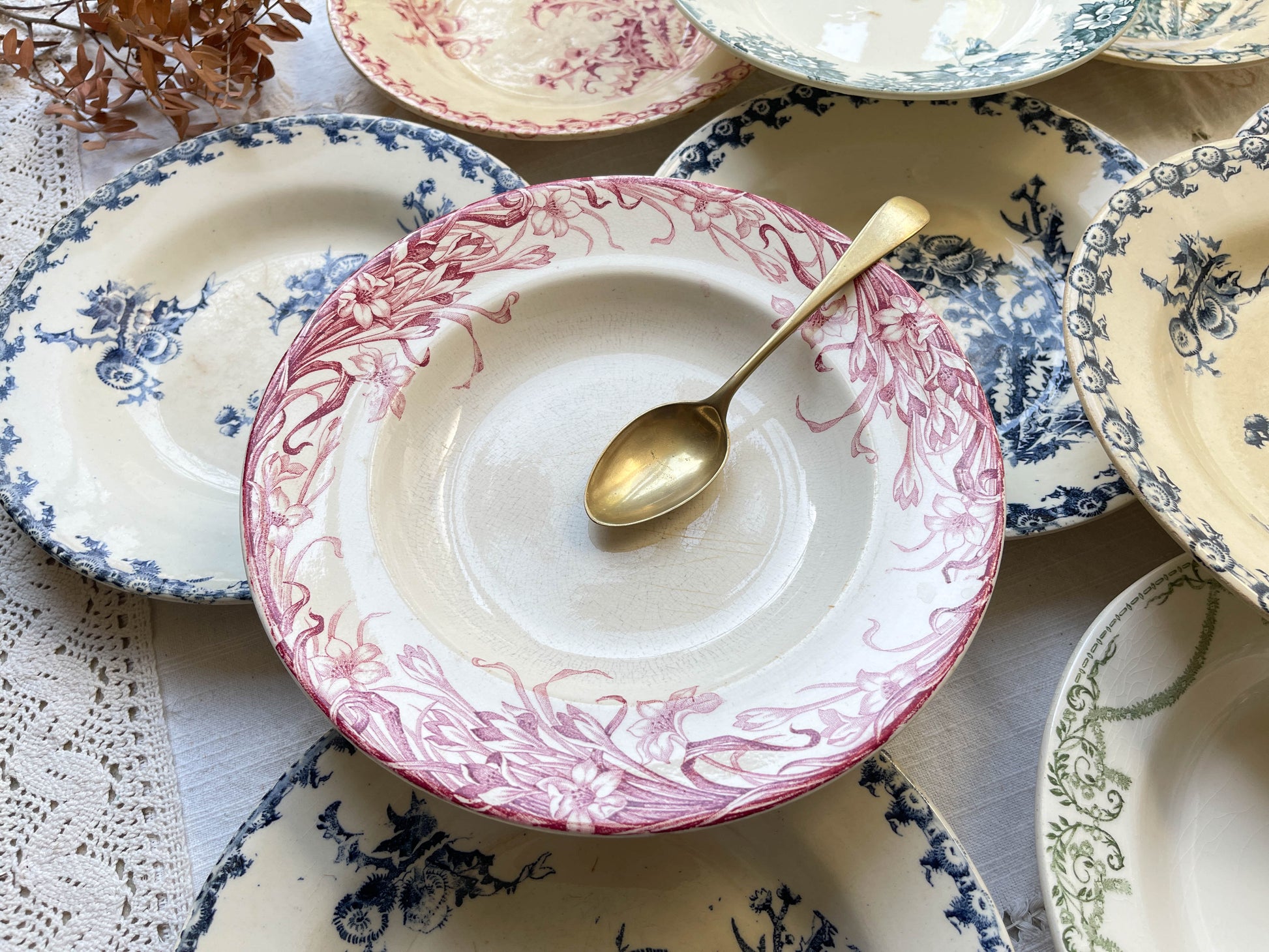 10 Assiettes creuses vintage dépareillées Terre de fer Bleue Verte Rouge