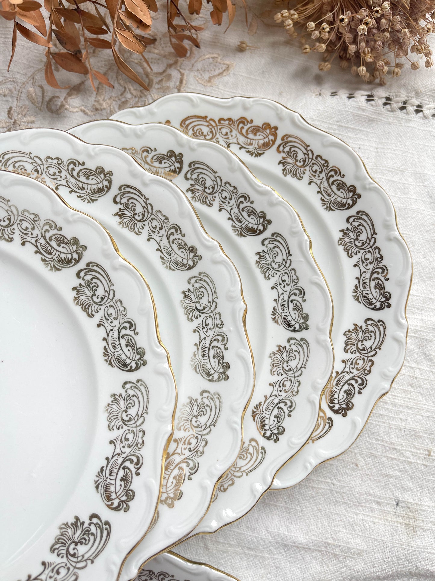Petites assiettes vintage en porcelaine blanche dorée Bavaria motif oiseau