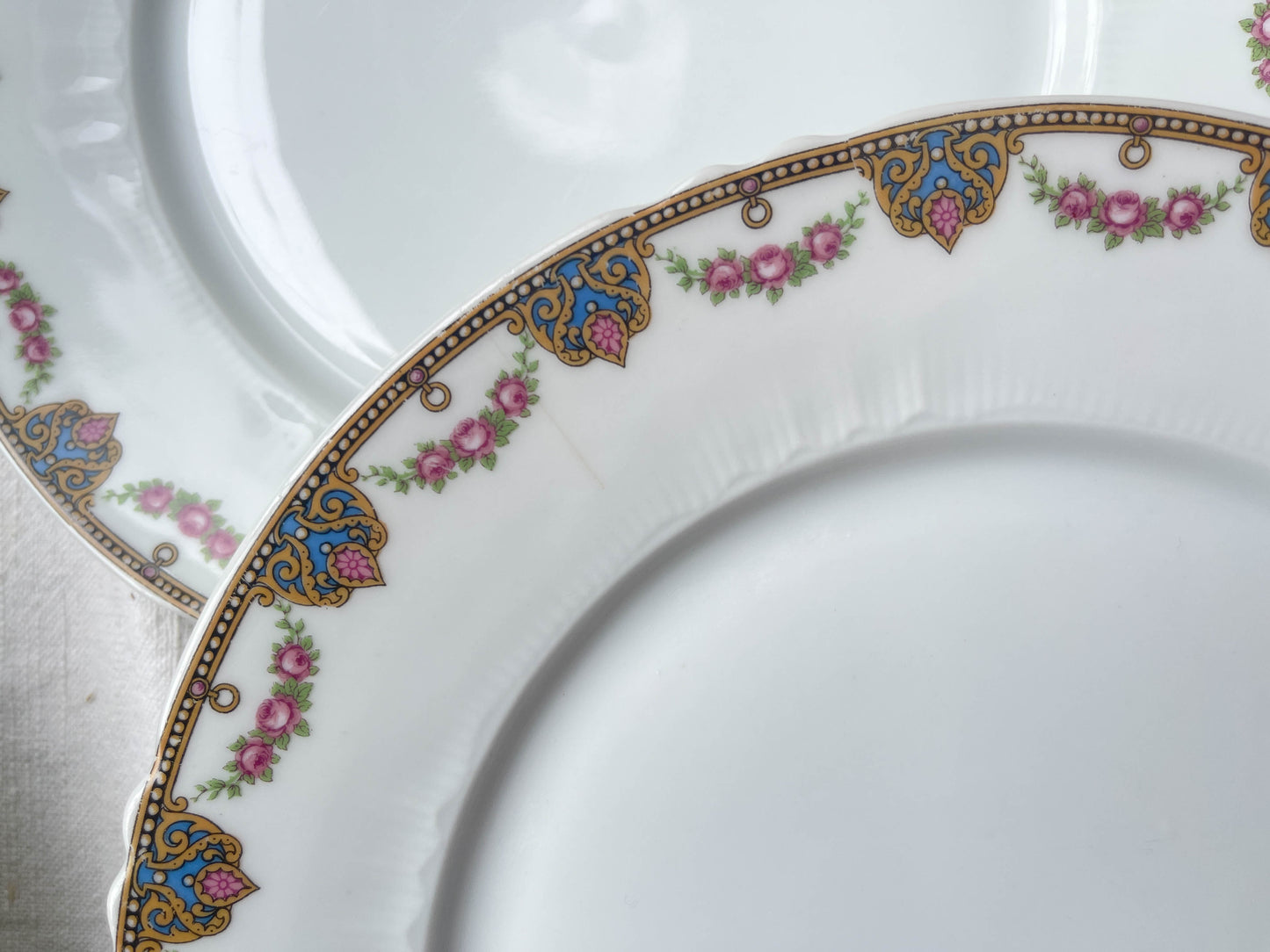 Assiettes plates porcelaine LIMOGES motif fleuri