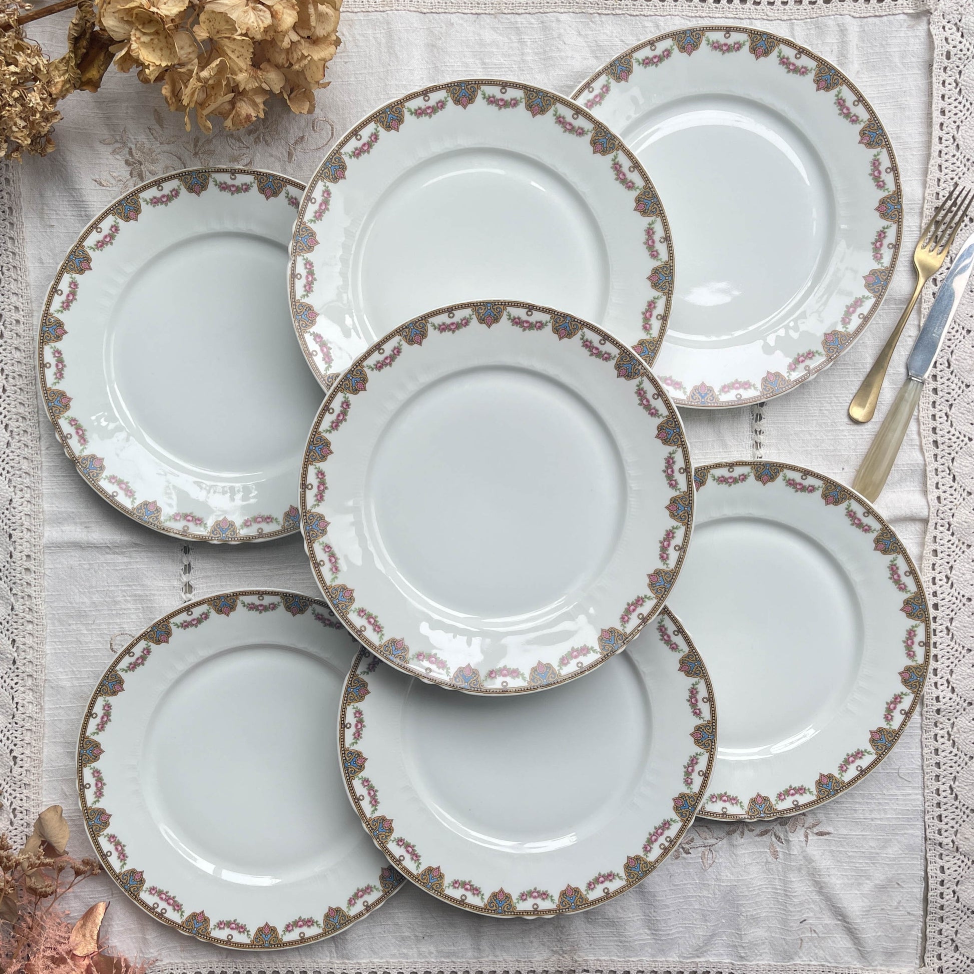Assiettes plates porcelaine LIMOGES motif fleuri
