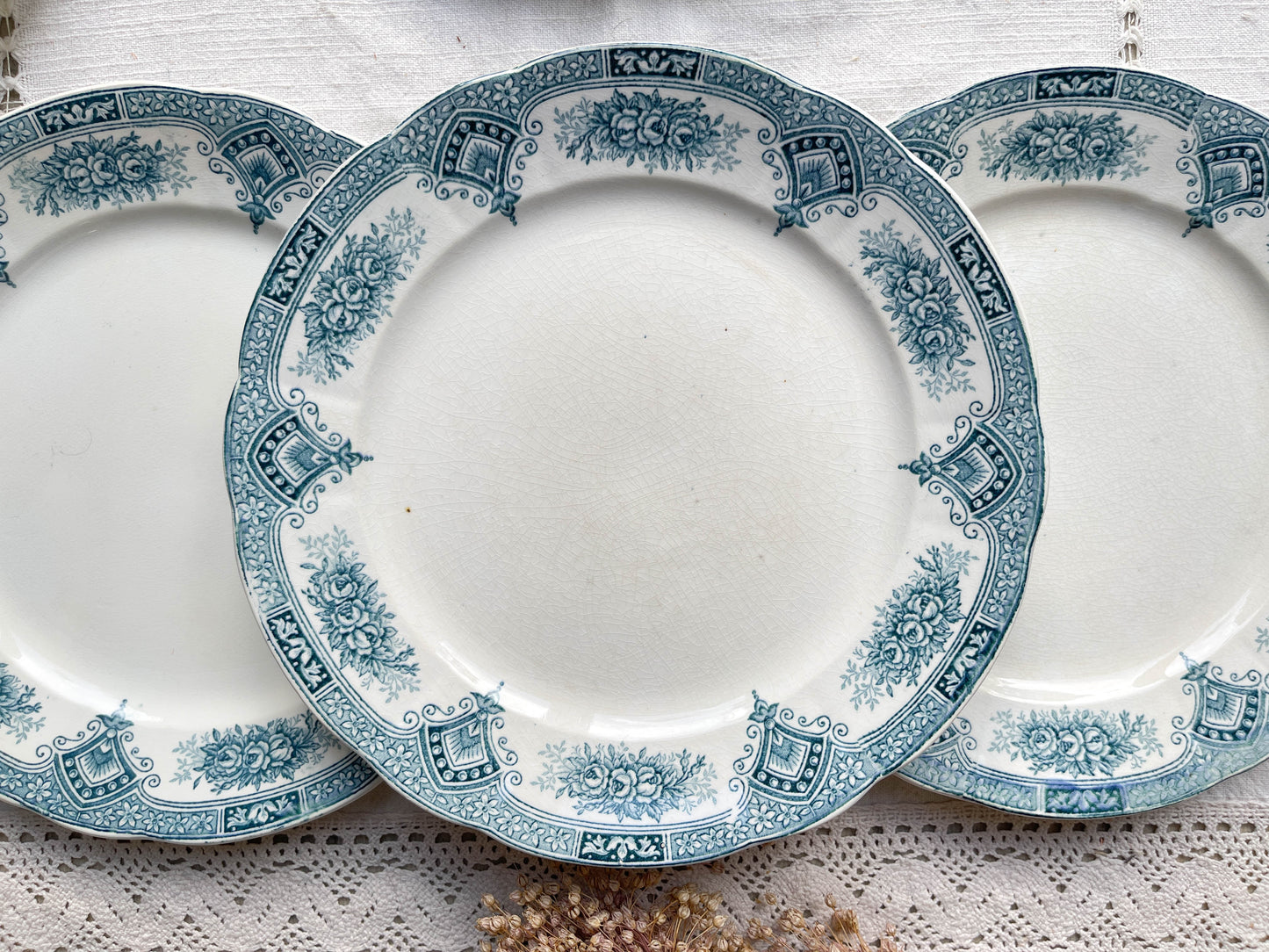 8 Assiettes vintage Terre de Fer Bleues + 8 Petites Assiettes porcelaine blanches dorée dépareillées