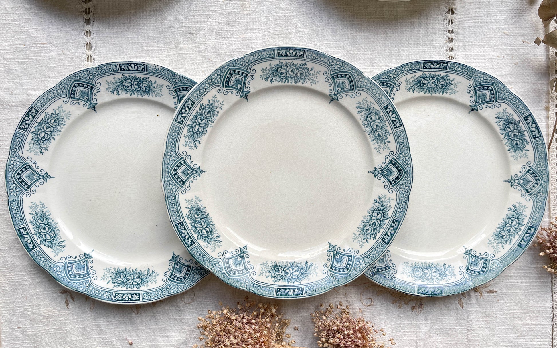 8 Assiettes vintage Terre de Fer Bleues + 8 Petites Assiettes porcelaine blanches dorée dépareillées