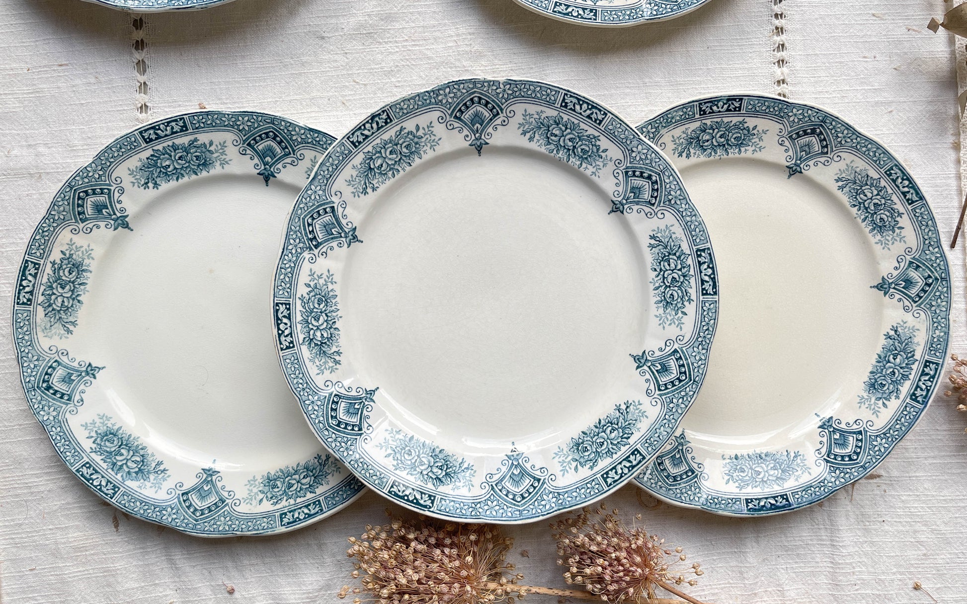 8 Assiettes vintage Terre de Fer Bleues + 8 Petites Assiettes porcelaine blanches dorée dépareillées