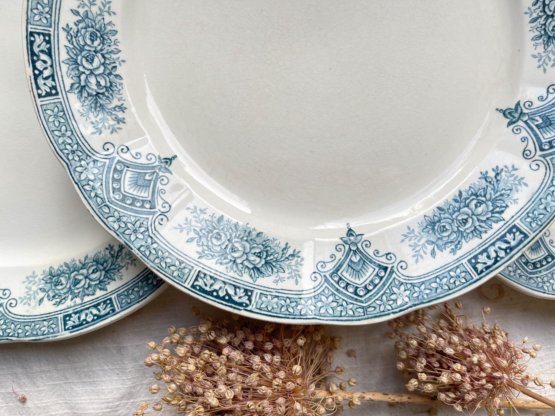 8 Assiettes vintage Terre de Fer Bleues + 8 Petites Assiettes porcelaine blanches dorée dépareillées