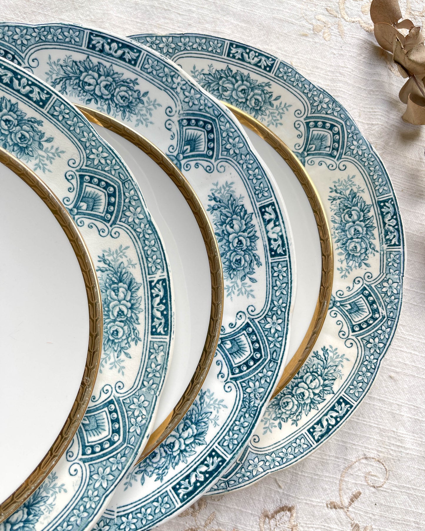 8 Assiettes vintage Terre de Fer Bleues + 8 Petites Assiettes porcelaine blanches dorée dépareillées