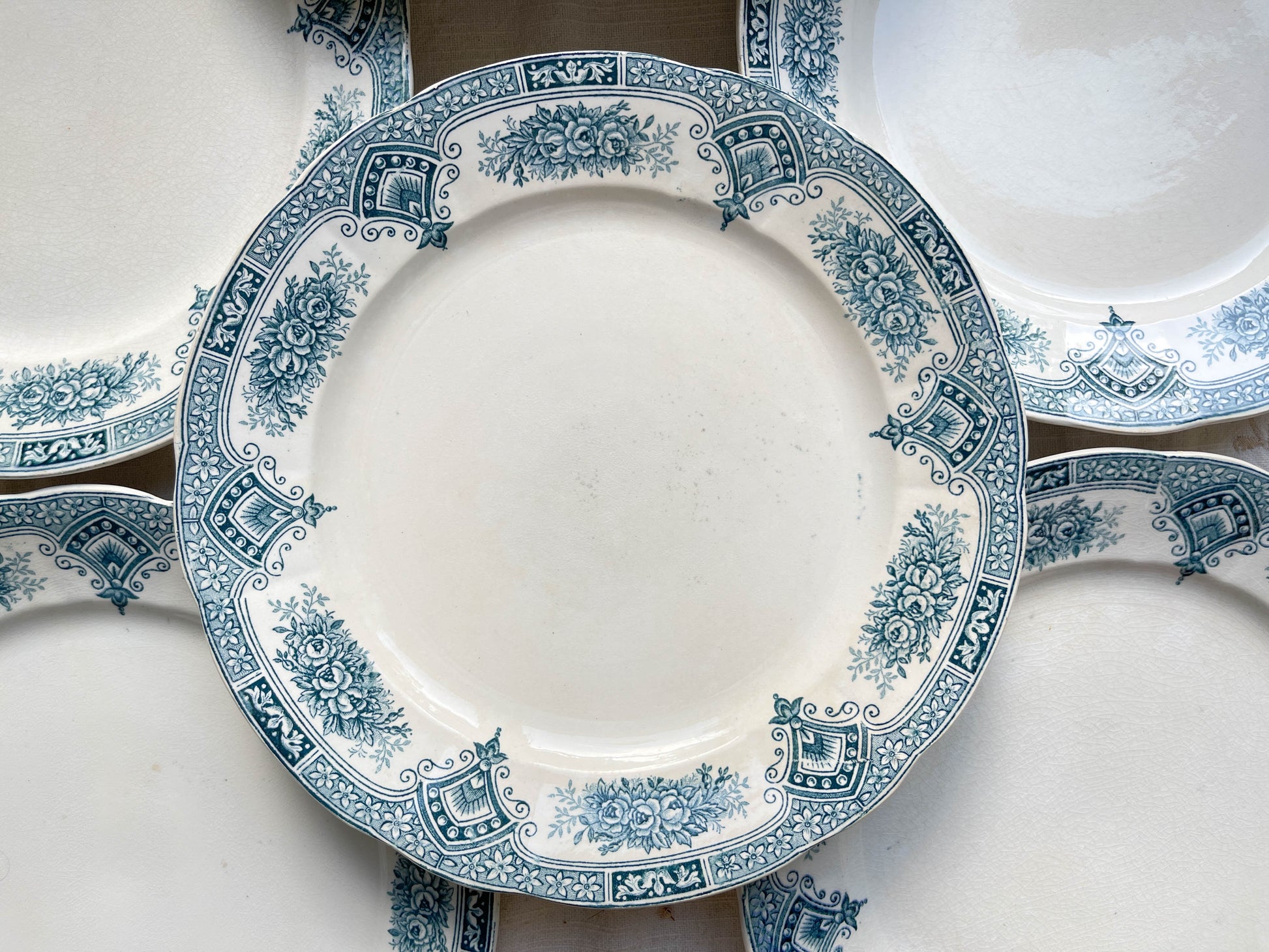 8 Assiettes vintage Terre de Fer Bleues + 8 Petites Assiettes porcelaine blanches dorée dépareillées