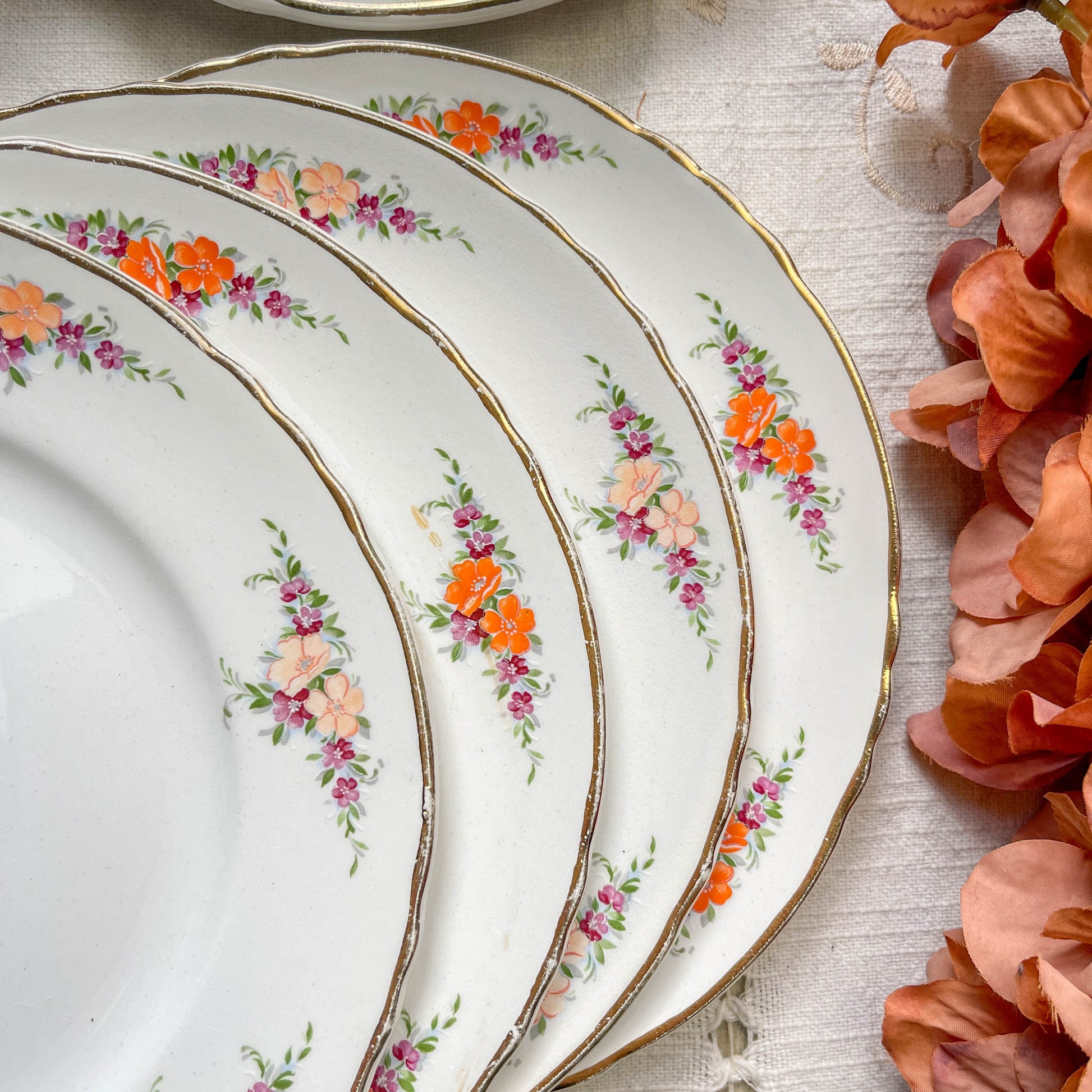9 Petites assiettes vintage Moulin des Loups motif fleuries orange