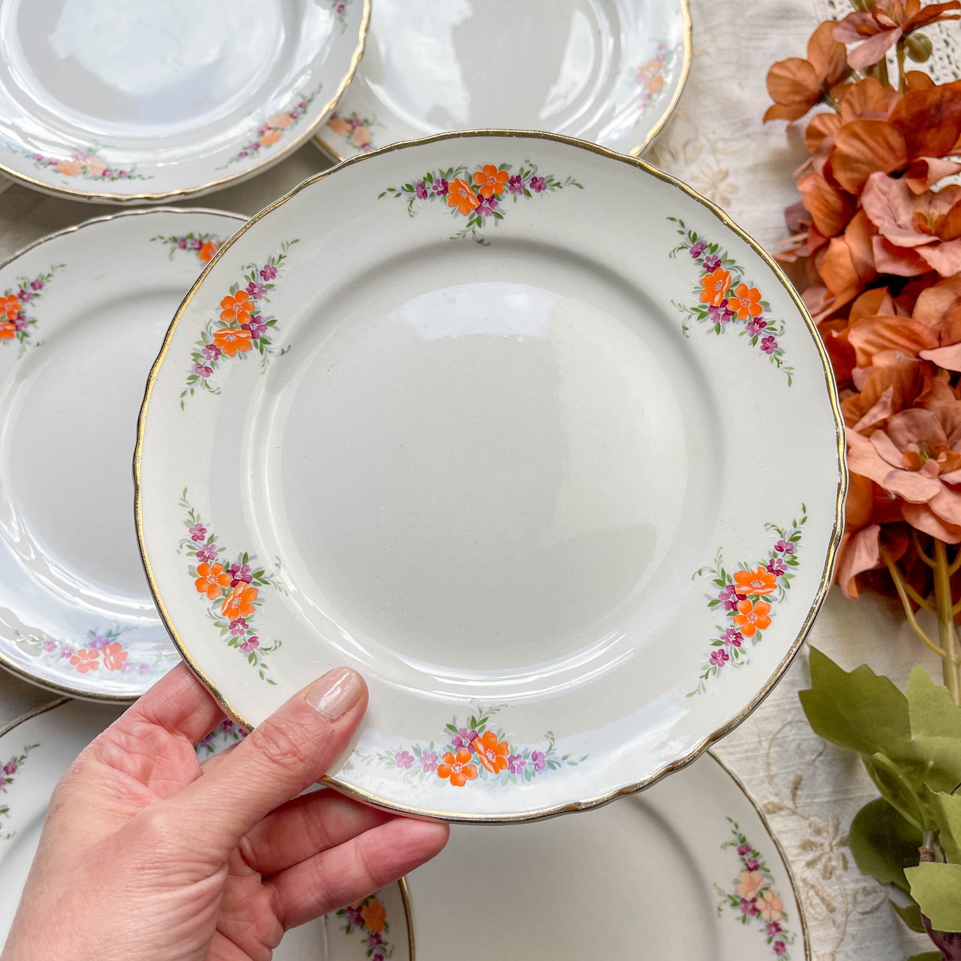 9 Petites assiettes vintage Moulin des Loups motif fleuries orange