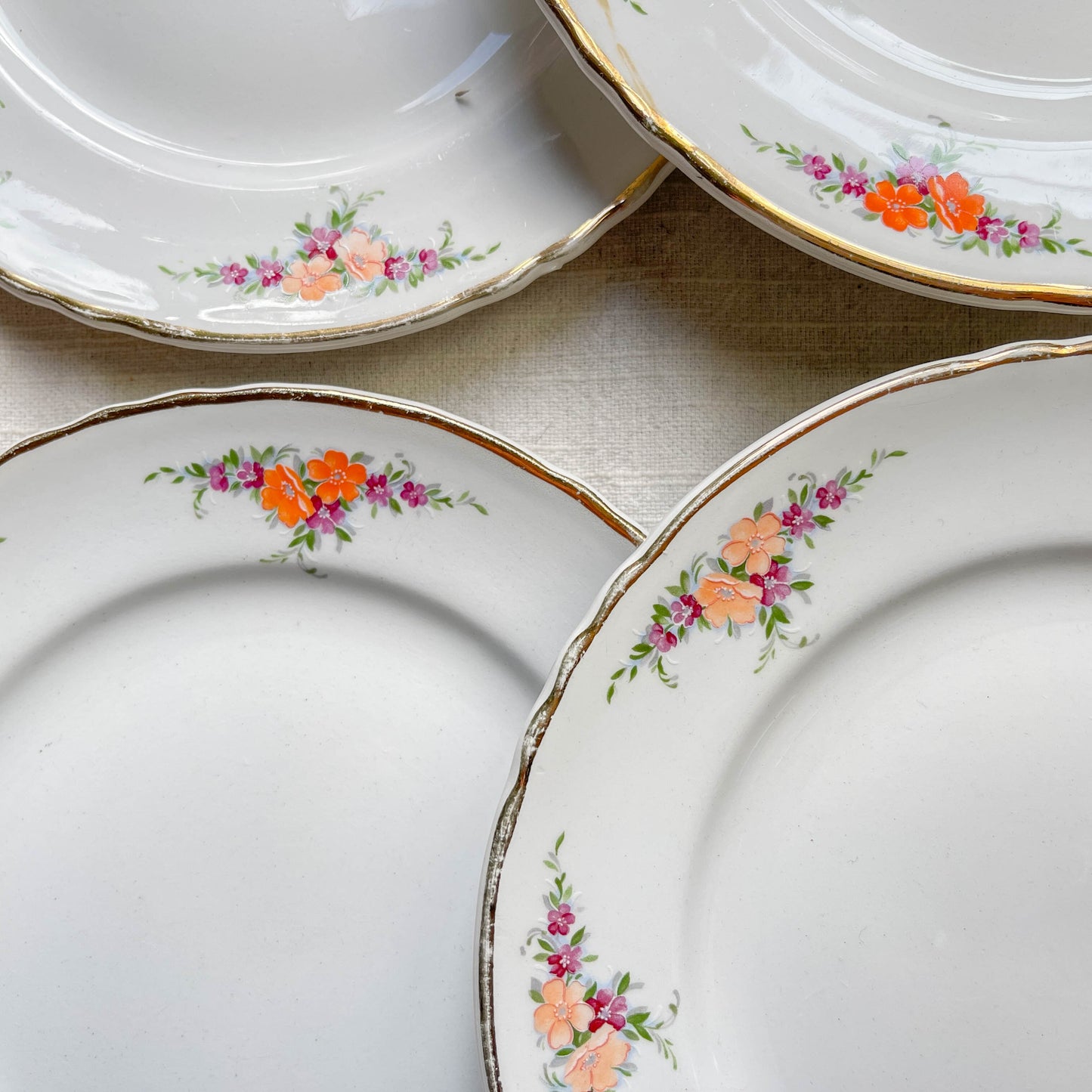 9 Petites assiettes vintage Moulin des Loups motif fleuries orange
