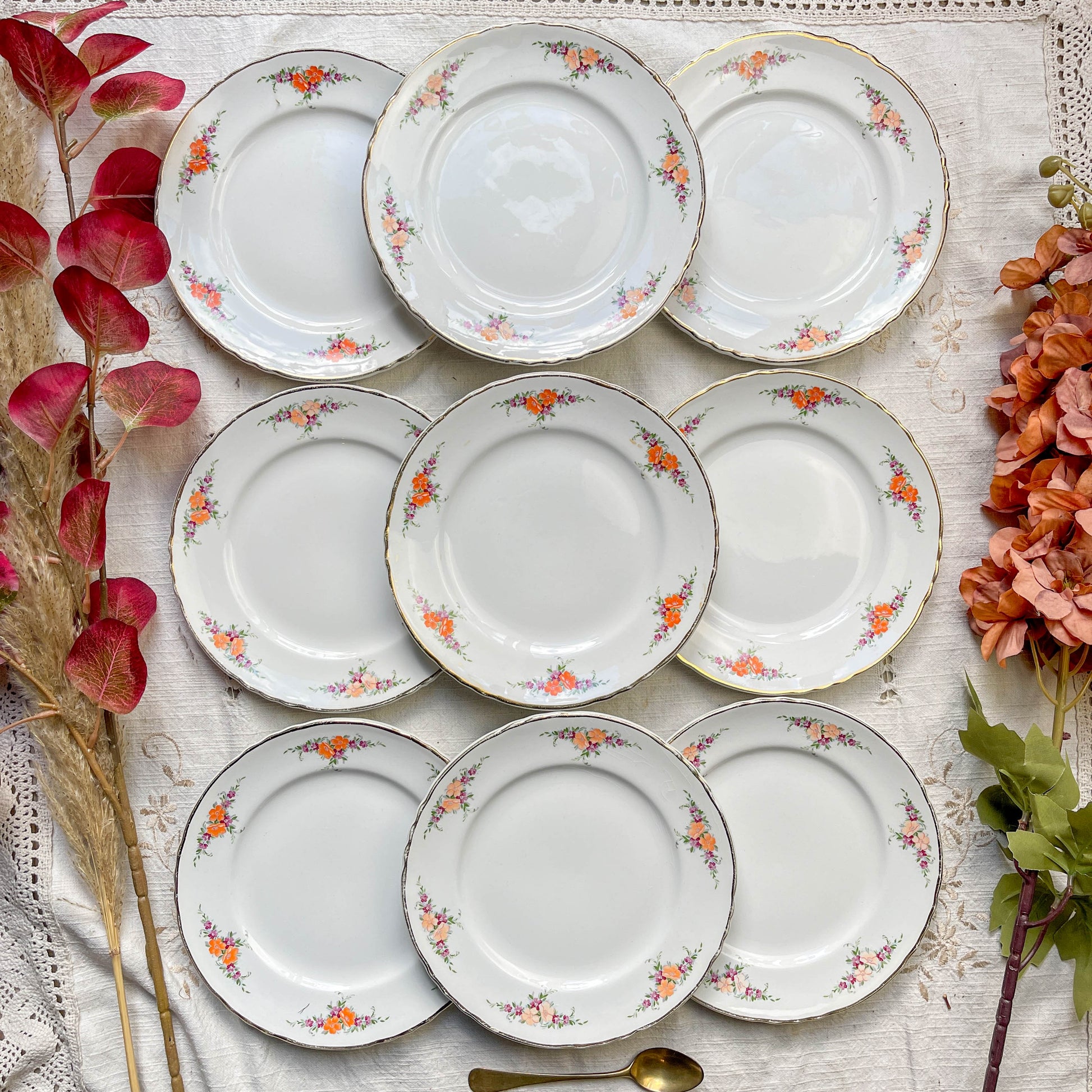 9 Petites assiettes vintage Moulin des Loups motif fleuries orange