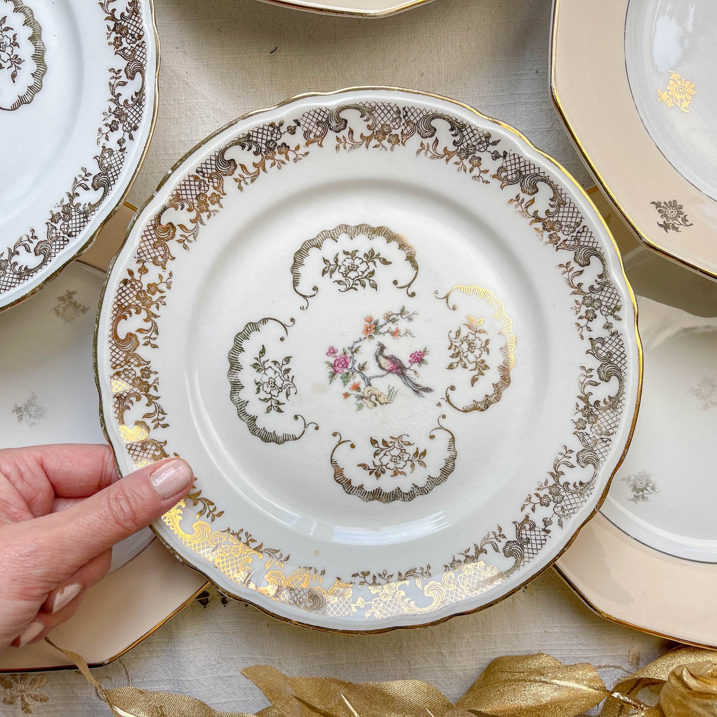8 Petites Assiettes Vintage Dépareillées en Porcelaine Française Limoges, Orchies - Motifs Fleurs Dorées et Oiseau