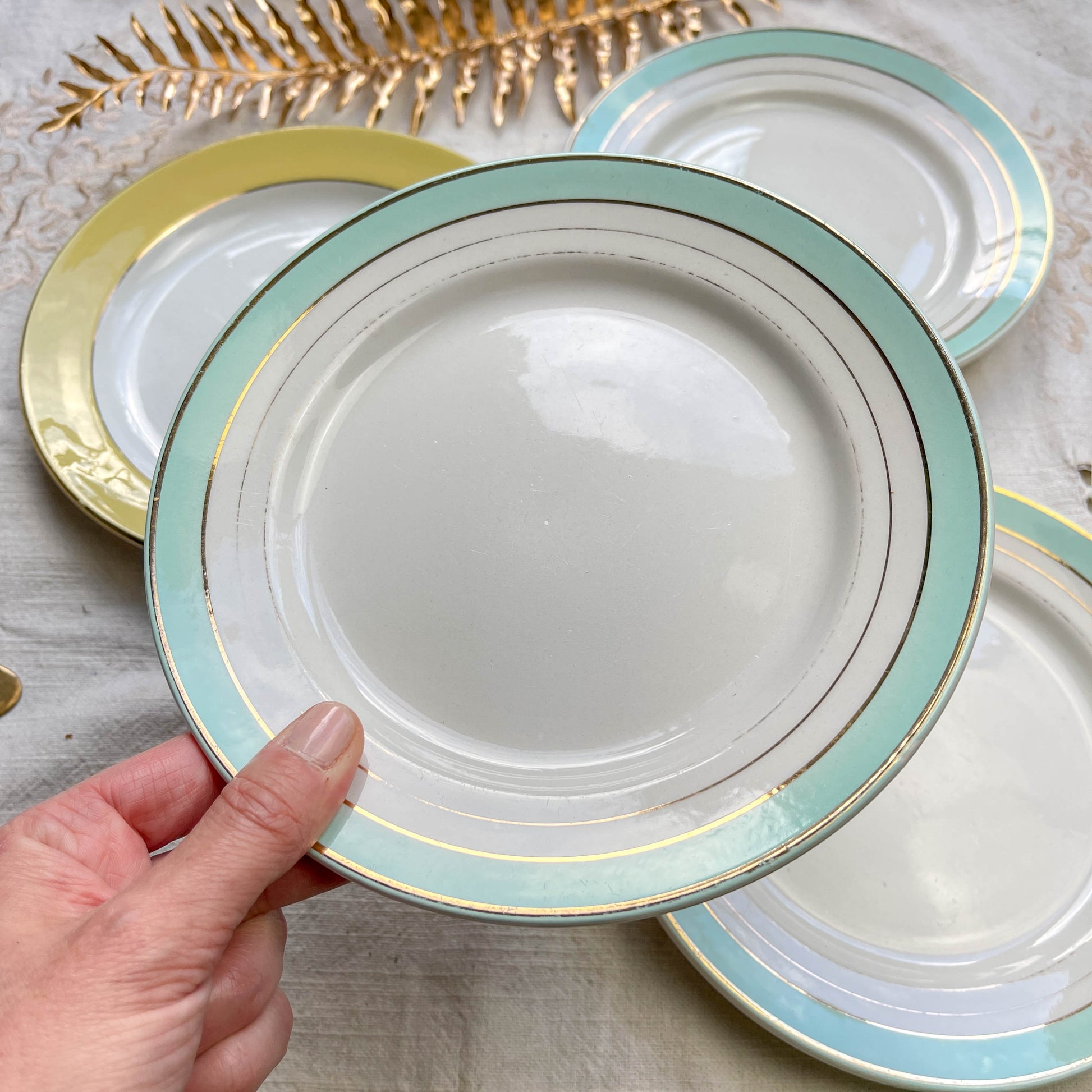 5 Petites assiettes vintage dépareillées jaune et vertes - L Amandinoise et Lunéville - Années 1950
