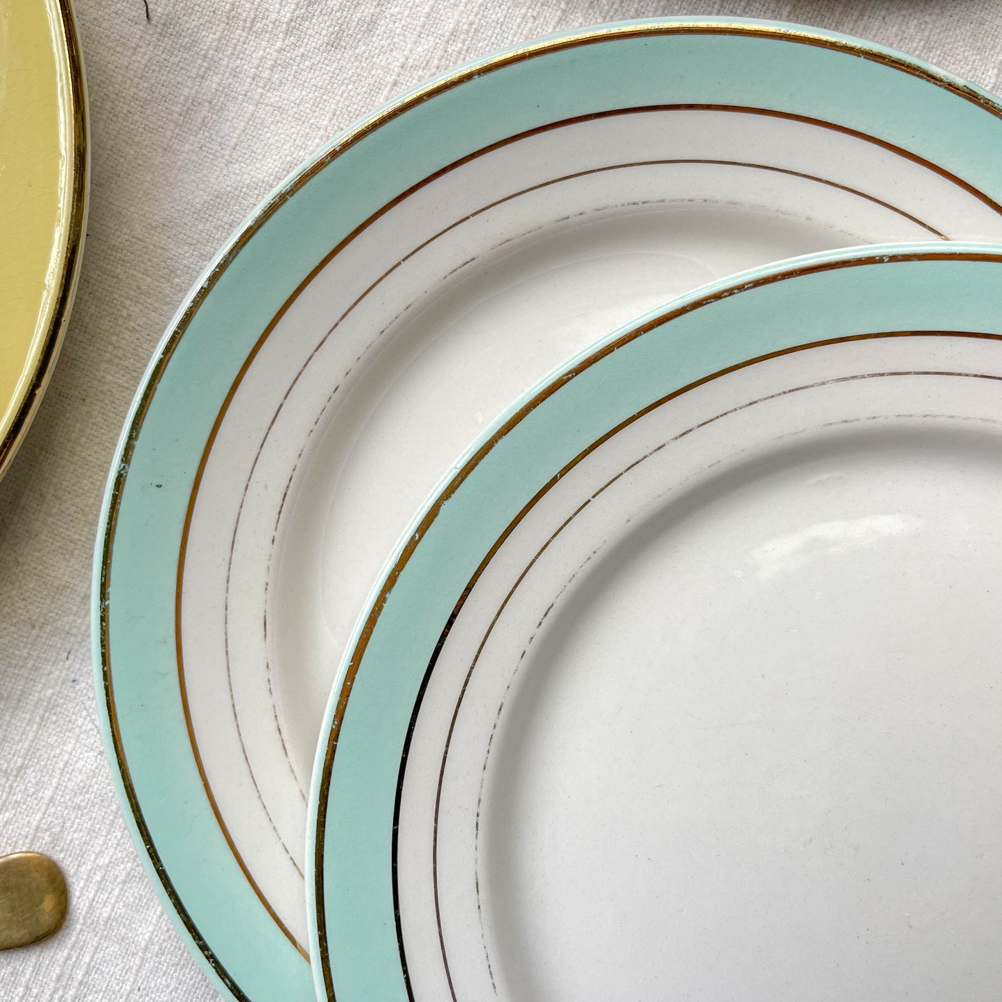 5 Petites assiettes vintage dépareillées jaune et vertes - L Amandinoise et Lunéville - Années 1950