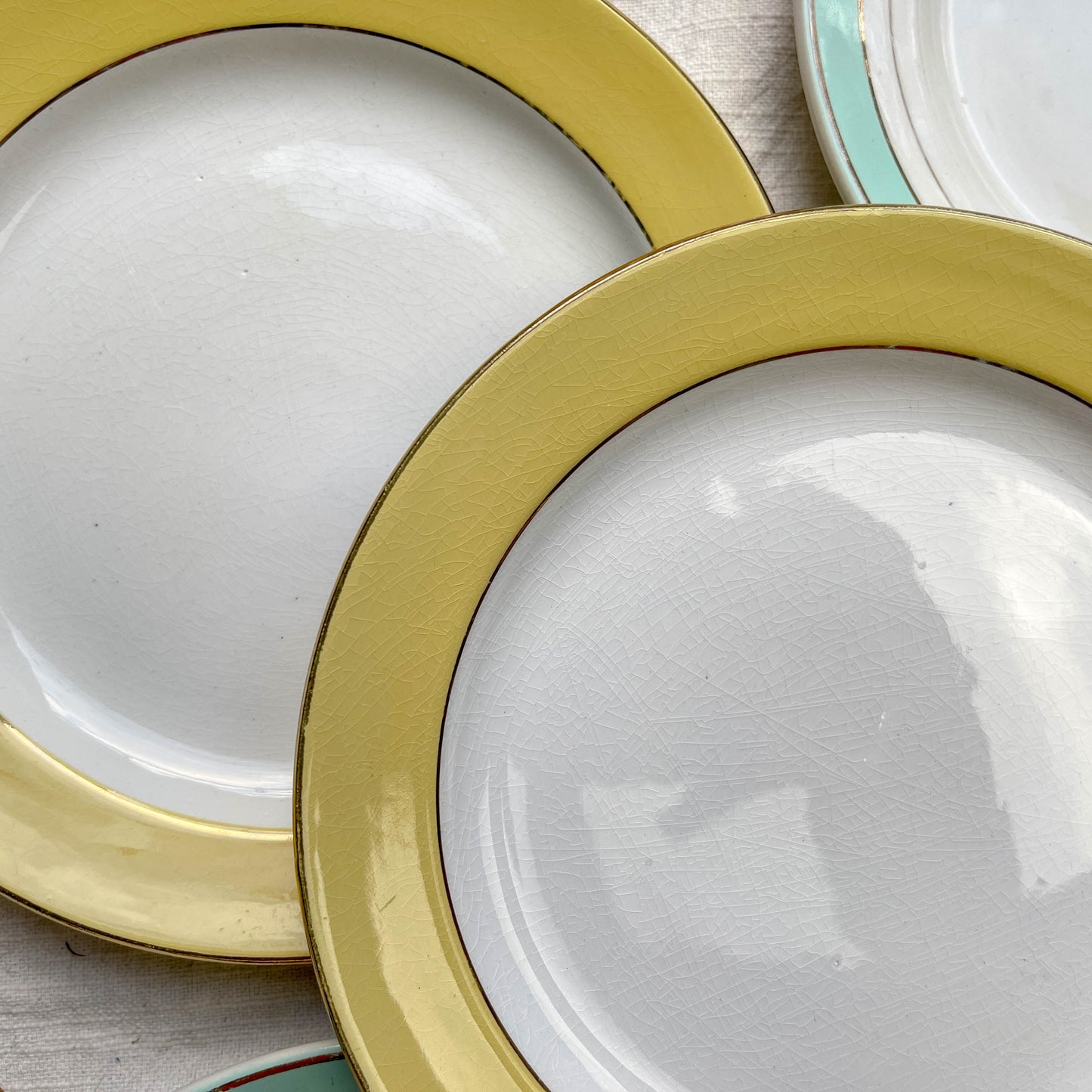 5 Petites assiettes vintage dépareillées jaune et vertes - L Amandinoise et Lunéville - Années 1950