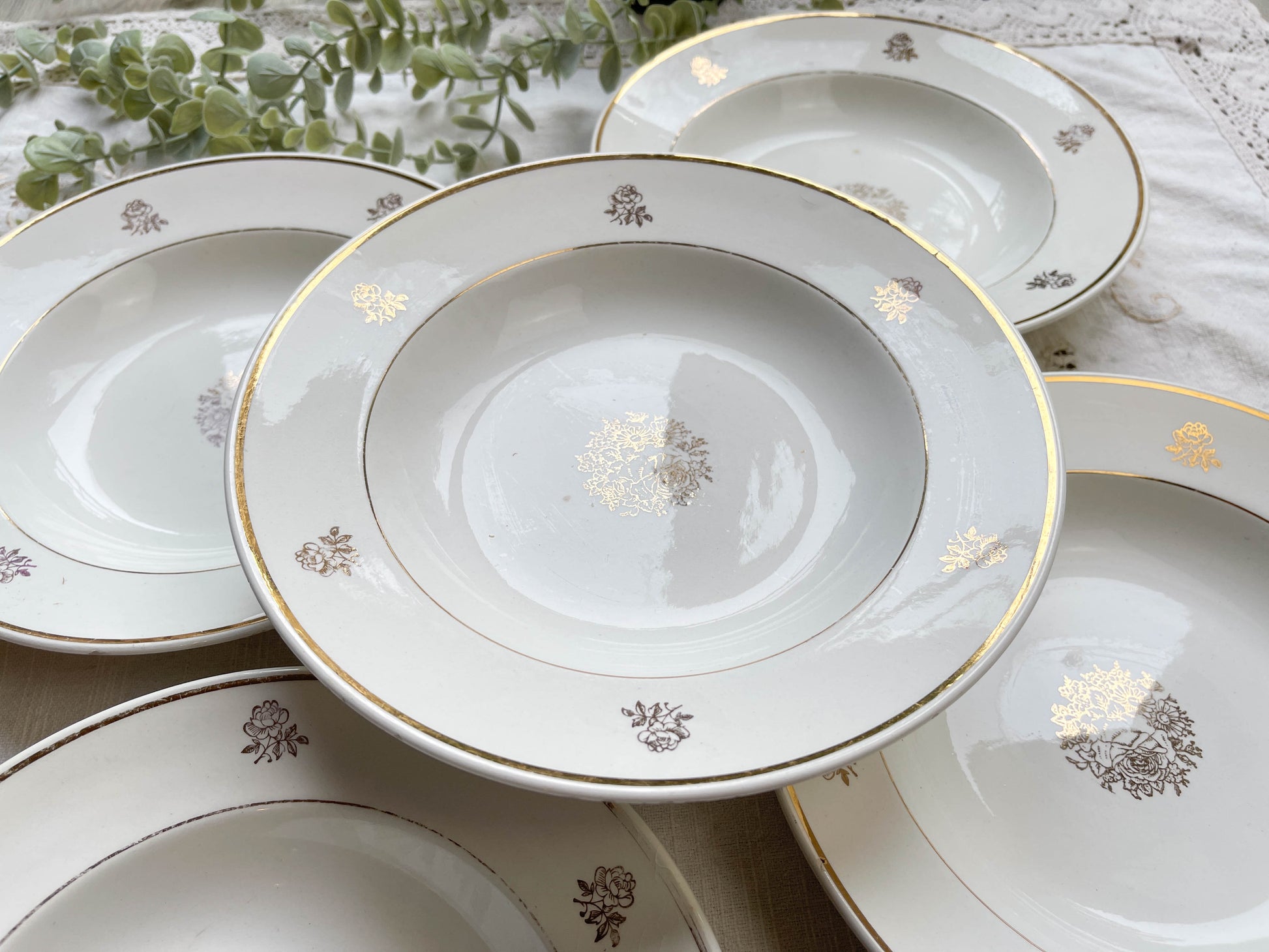 5 Assiettes creuses porcelaine vintage Française motif fleurs dorées
