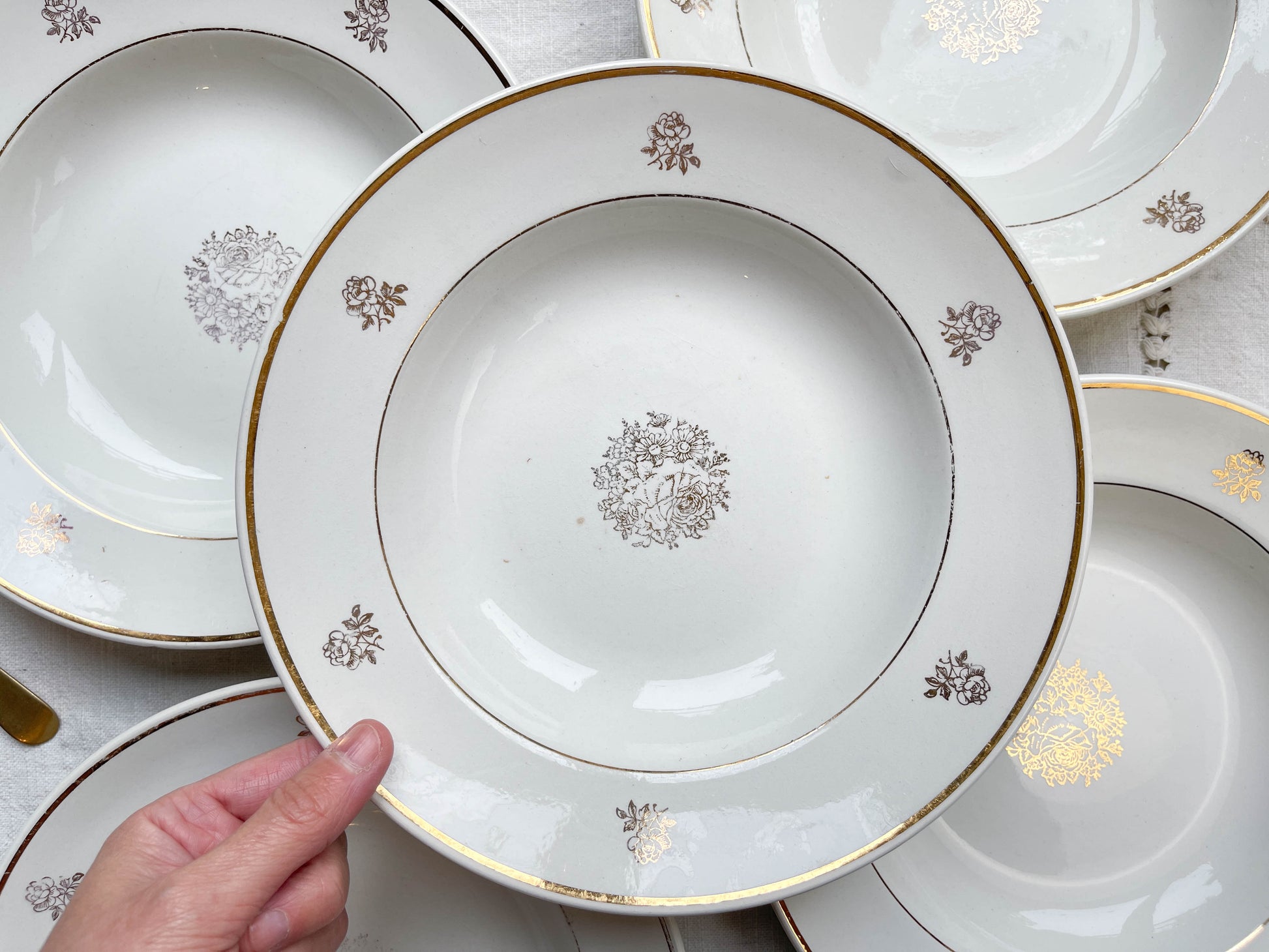 5 Assiettes creuses porcelaine vintage Française motif fleurs dorées