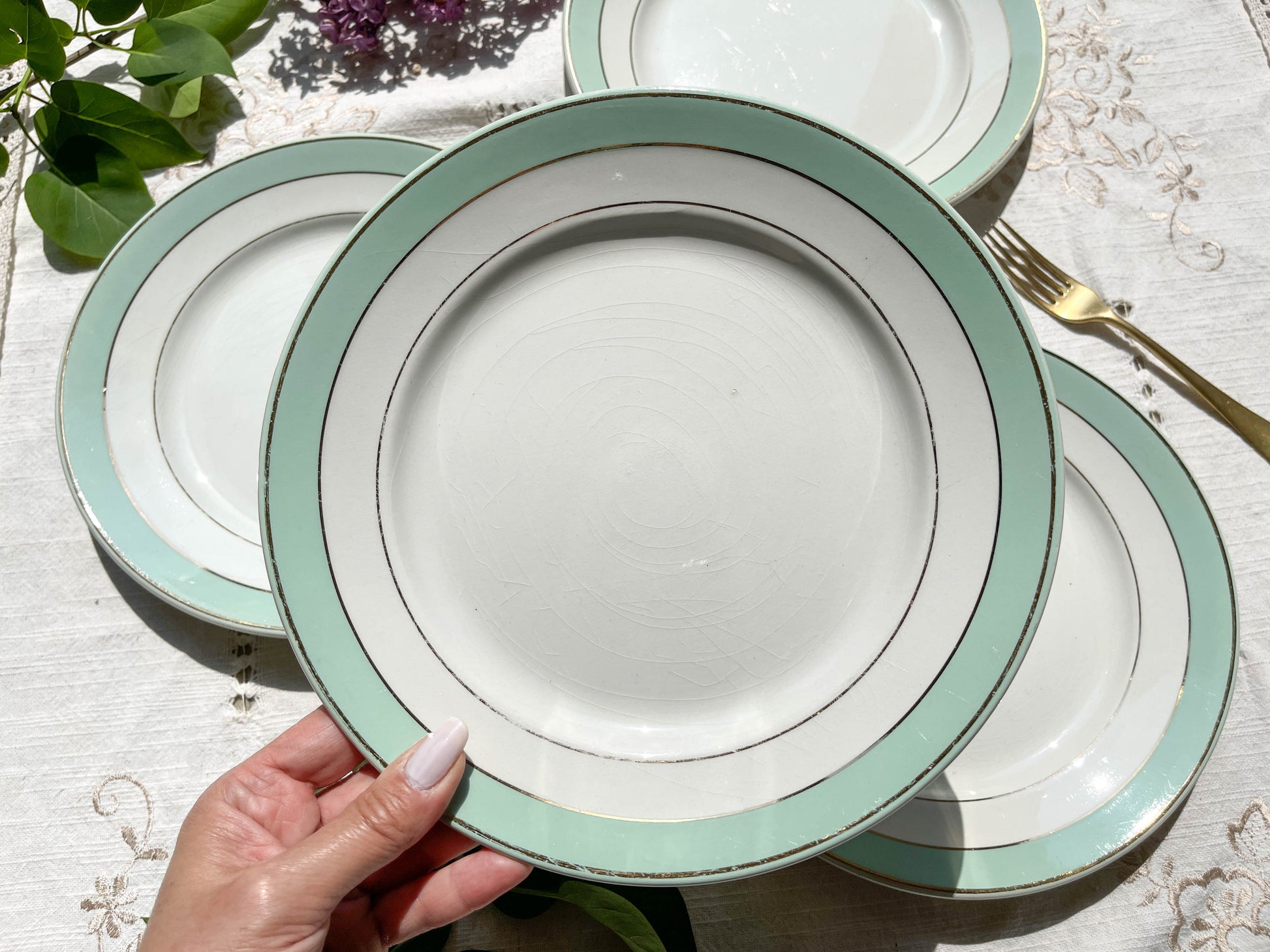 4 Assiettes plates BADONVILLER en faïence blanche verte dorée