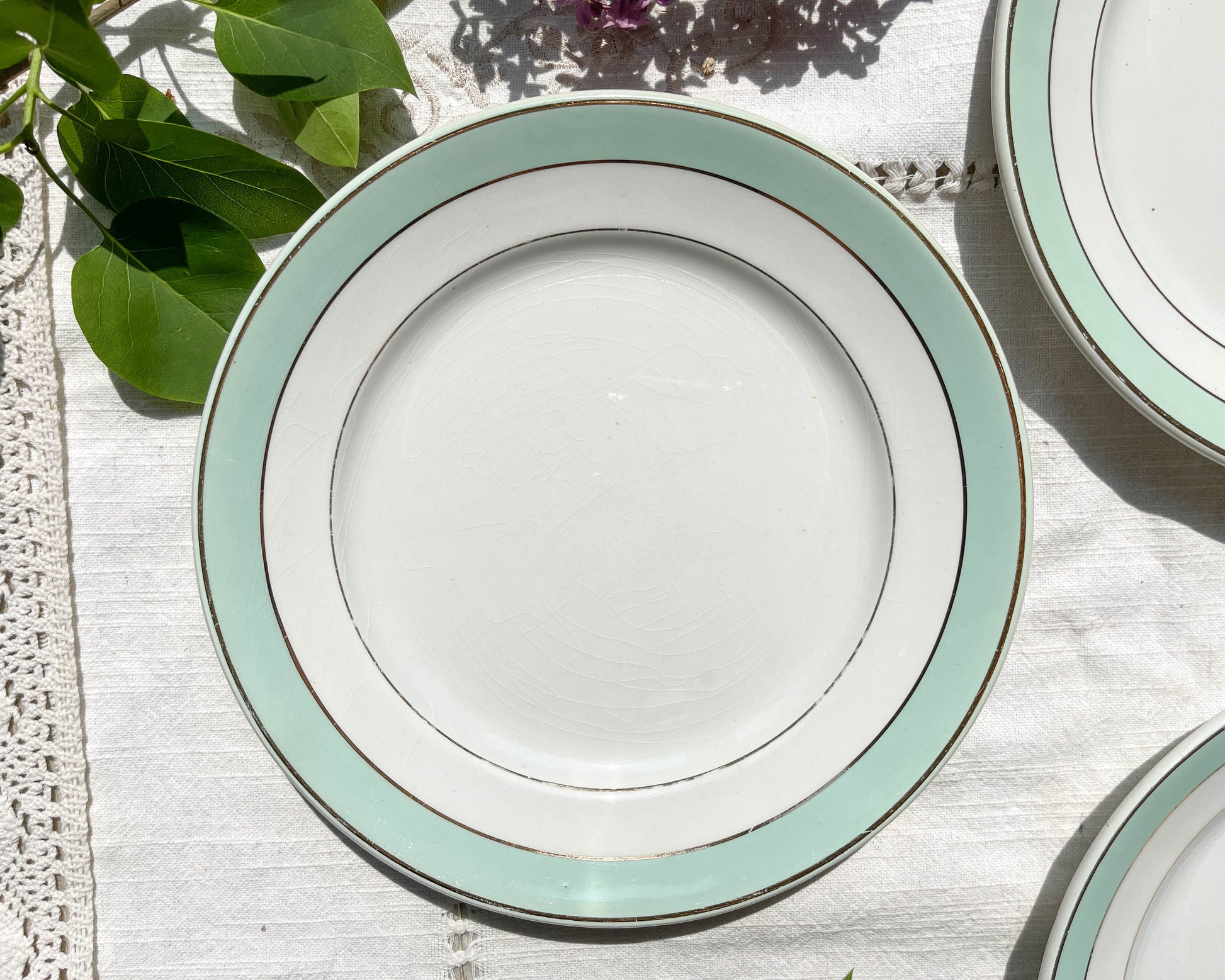 4 Assiettes plates BADONVILLER en faïence blanche verte dorée