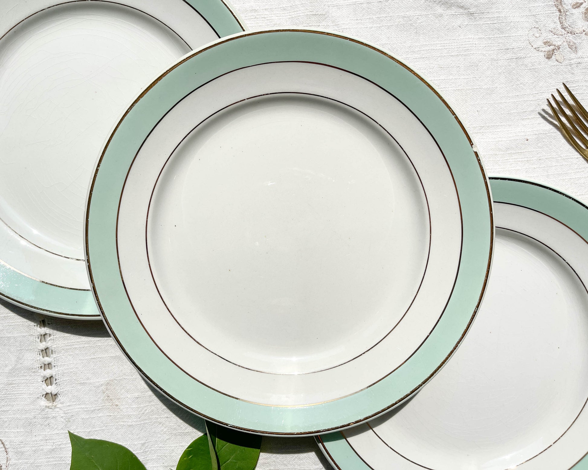 4 Assiettes plates BADONVILLER en faïence blanche verte dorée
