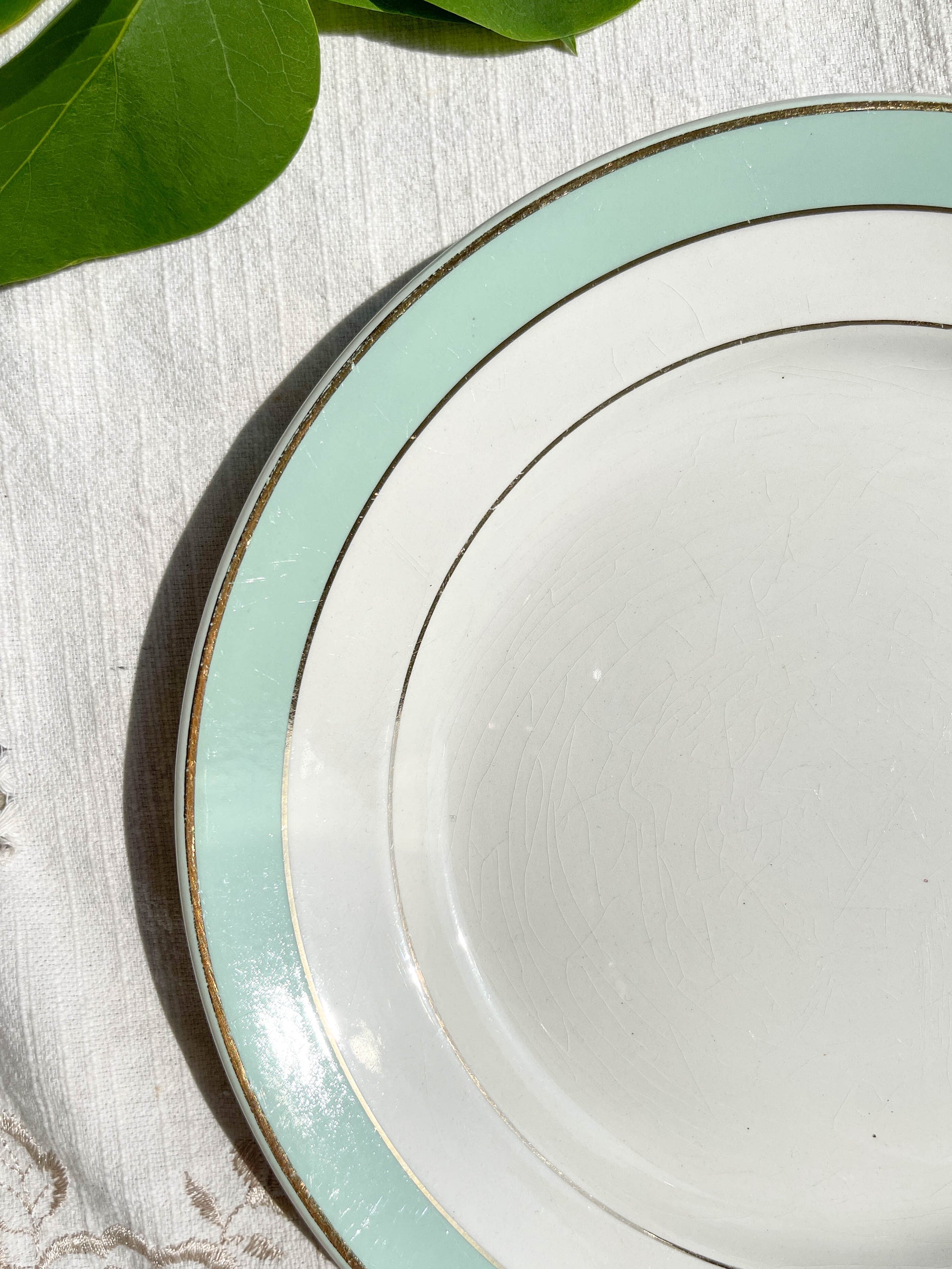 4 Assiettes plates BADONVILLER en faïence blanche verte dorée