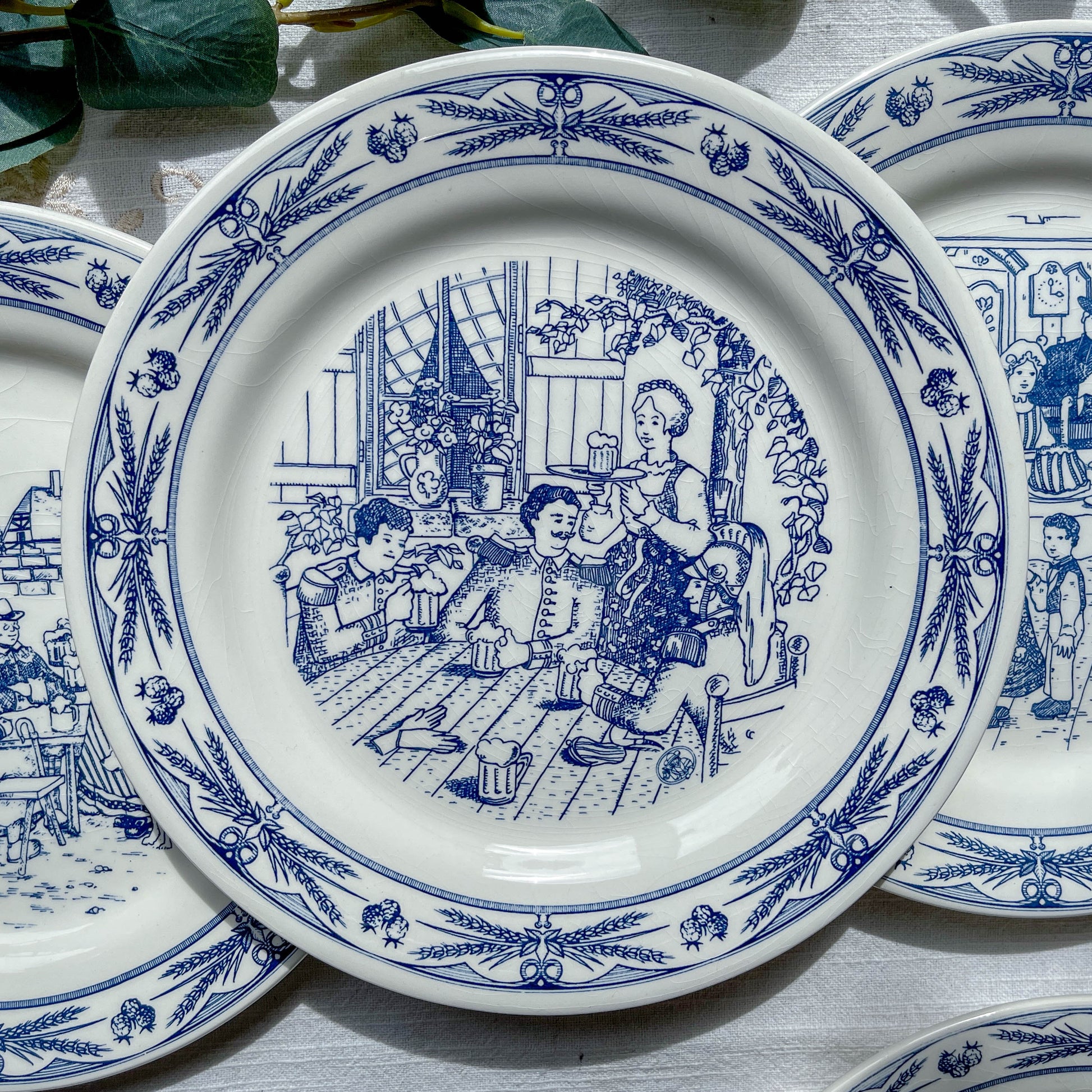 Lot de 7 Assiettes Plates Anciennes Faïence illustrée Gien