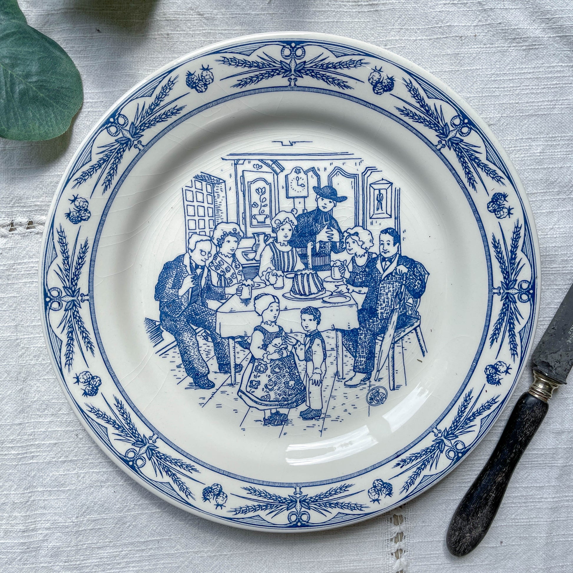 Lot de 7 Assiettes Plates Anciennes Faïence illustrée Gien