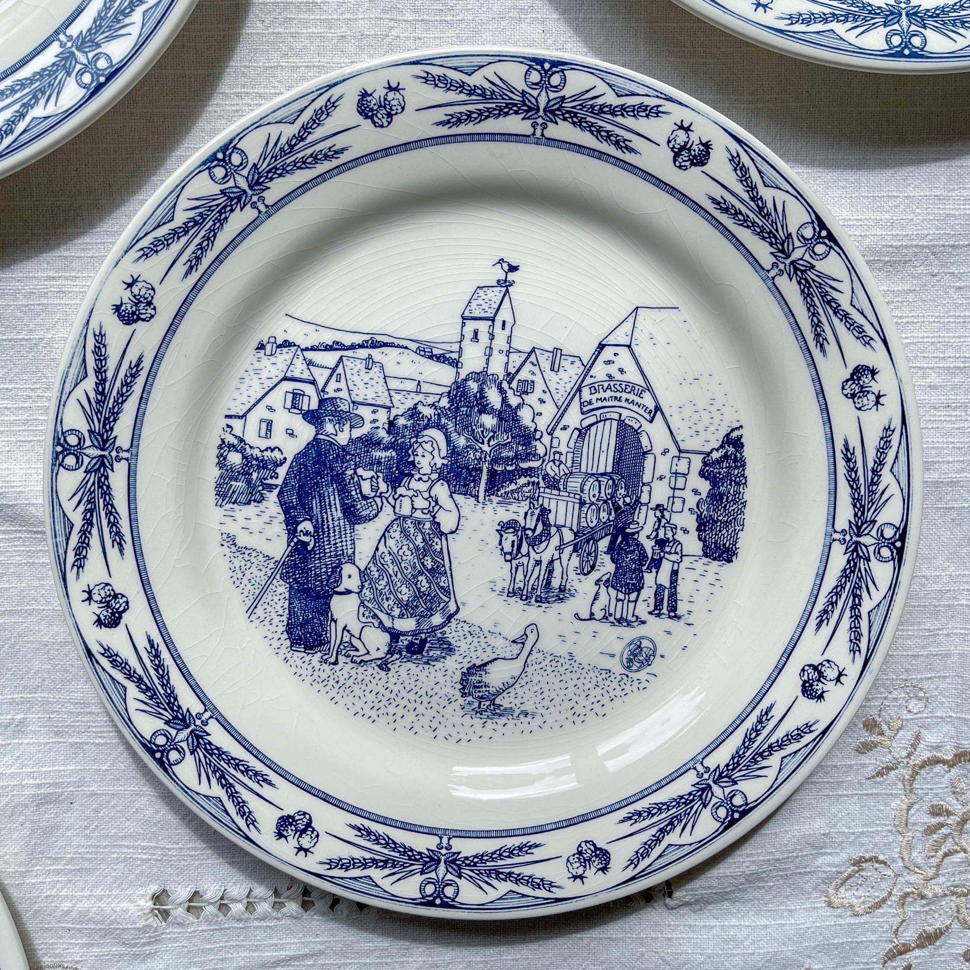 Lot de 7 Assiettes Plates Anciennes Faïence illustrée Gien