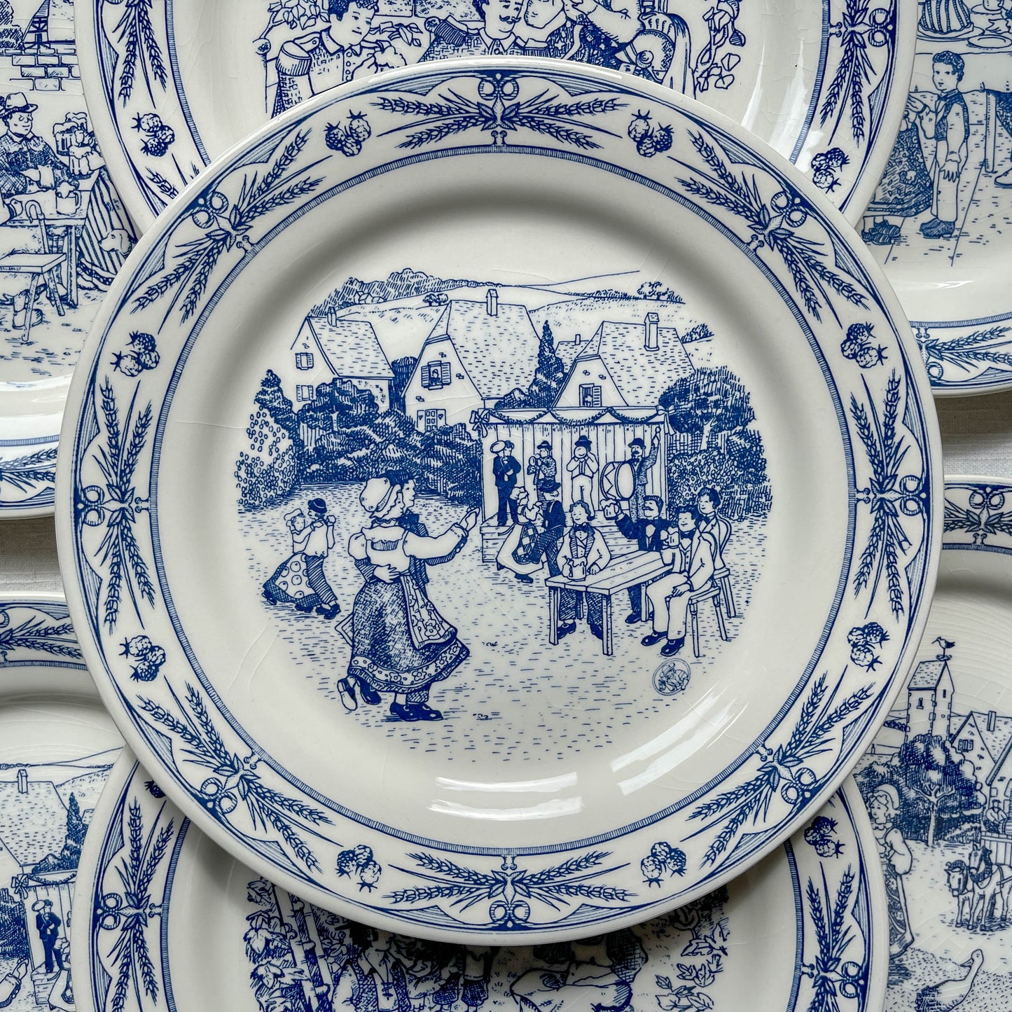Lot de 7 Assiettes Plates Anciennes Faïence illustrée Gien