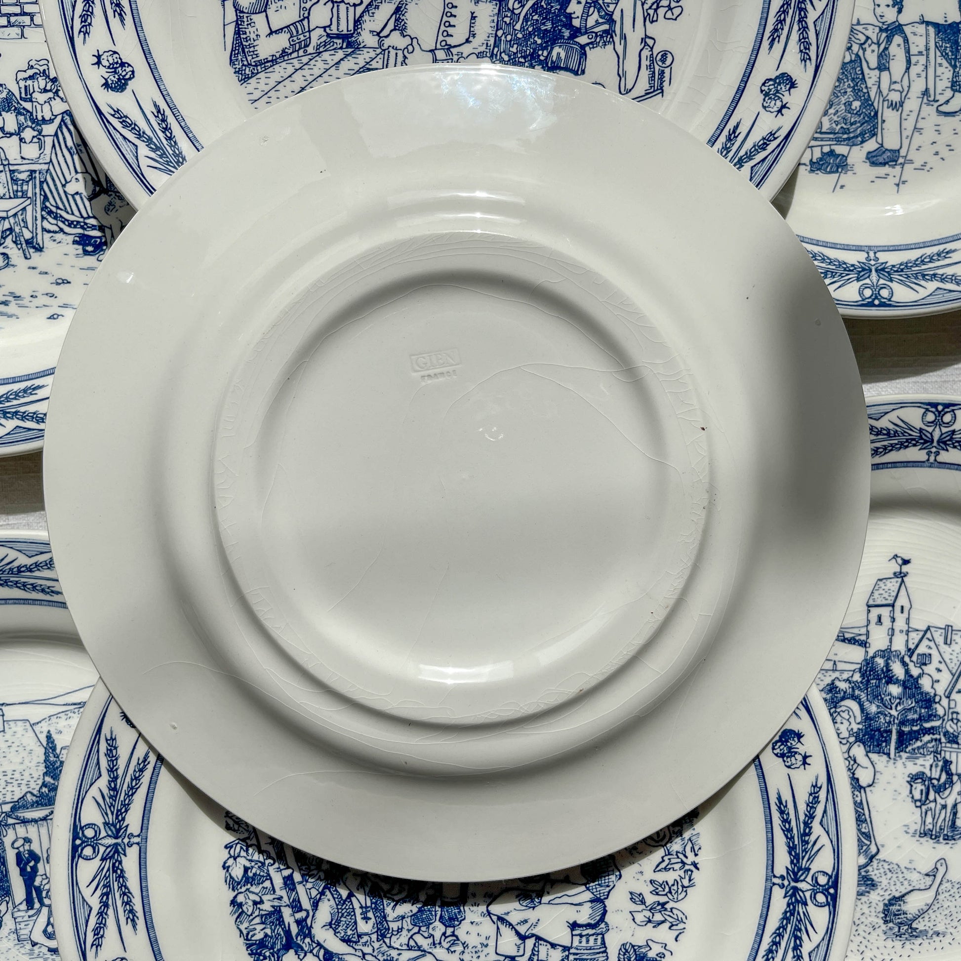 Lot de 7 Assiettes Plates Anciennes Faïence illustrée Gien
