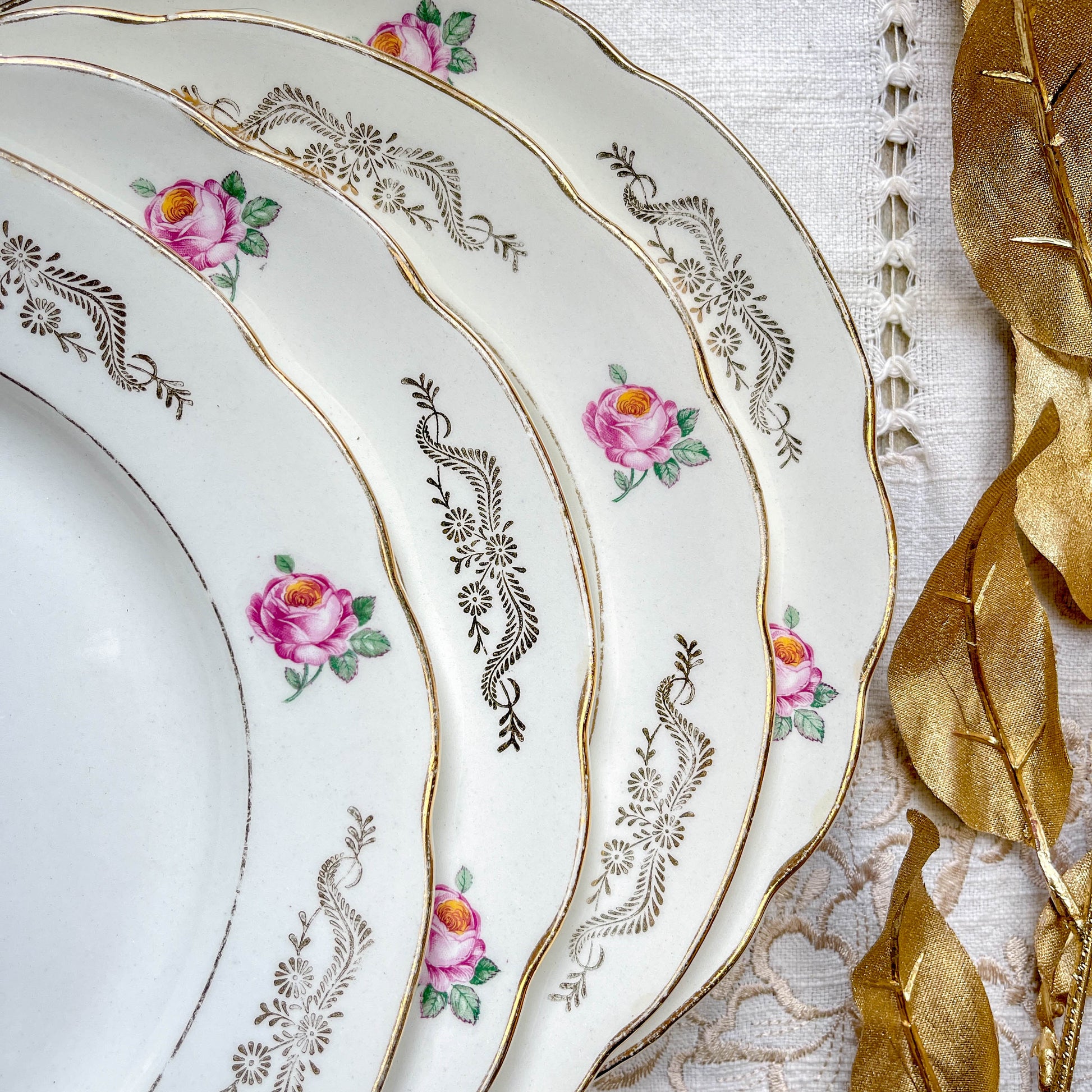 7 Assiettes plates vintage en faïence fleurie Gien - Modèle "Marie-Laure" (1950)