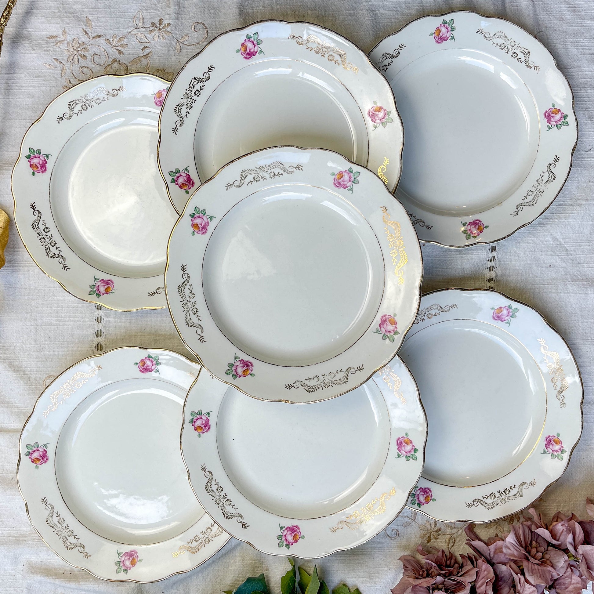 7 Assiettes plates vintage en faïence fleurie Gien - Modèle "Marie-Laure" (1950)