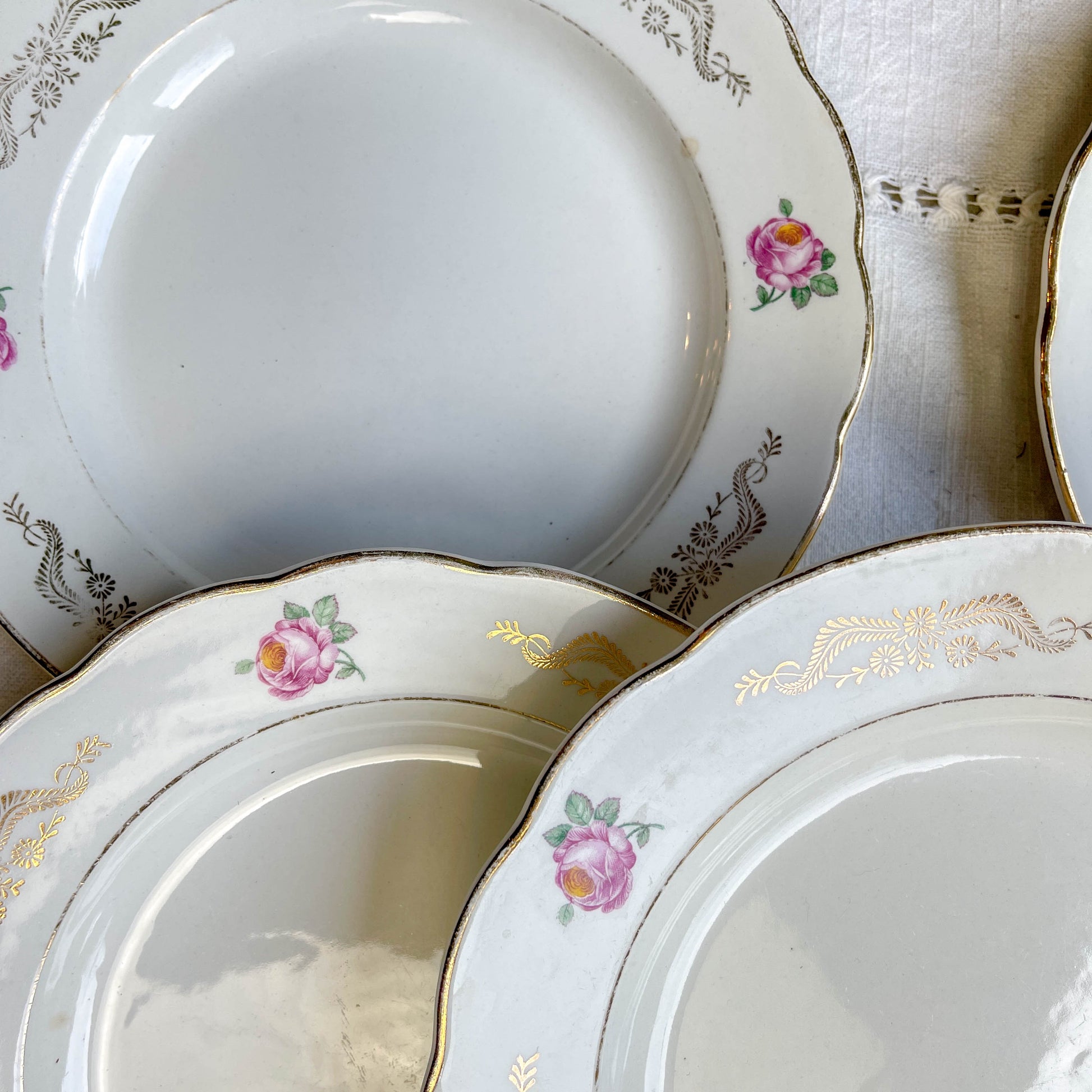 7 Assiettes plates vintage en faïence fleurie Gien - Modèle "Marie-Laure" (1950)