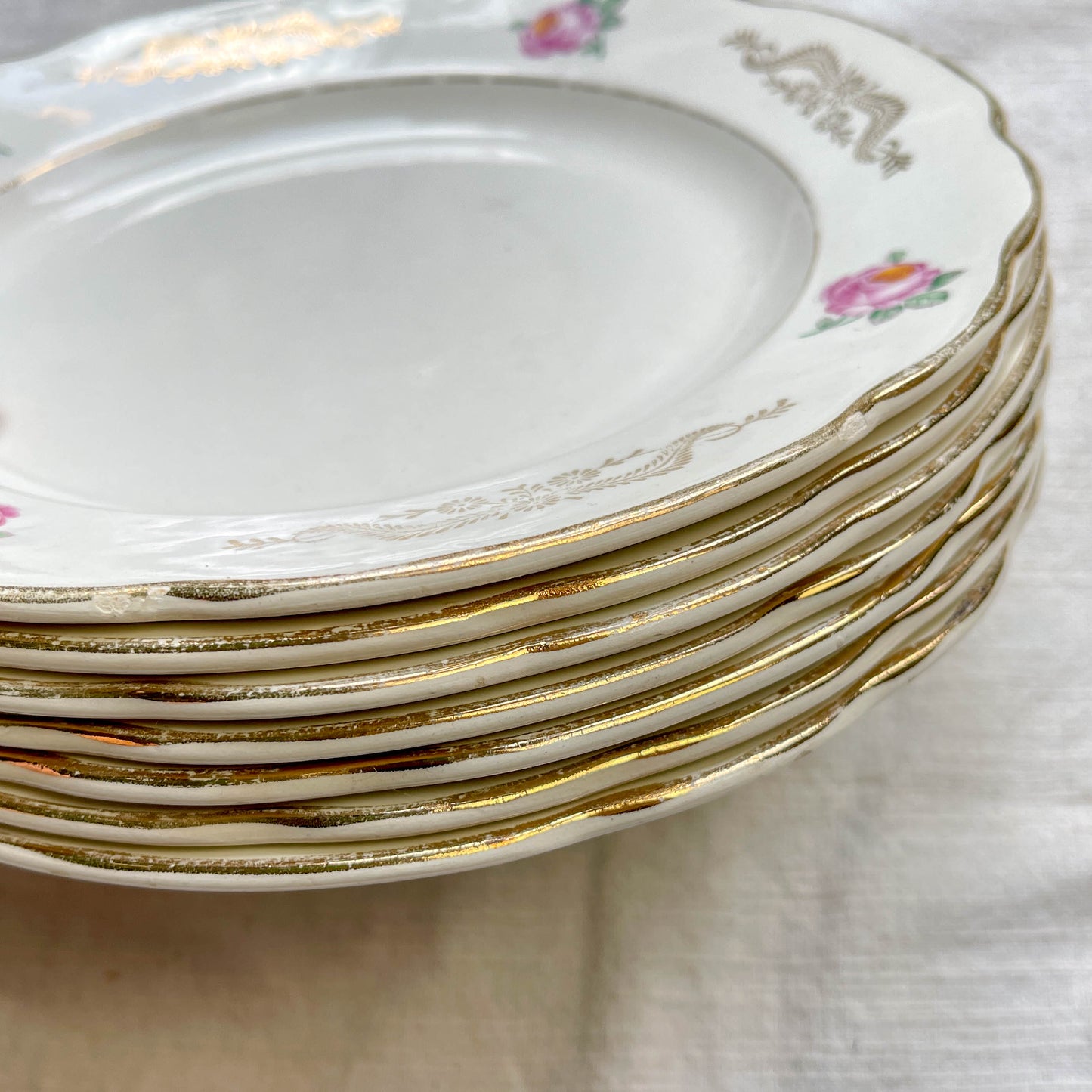 7 Assiettes plates vintage en faïence fleurie Gien - Modèle "Marie-Laure" (1950)