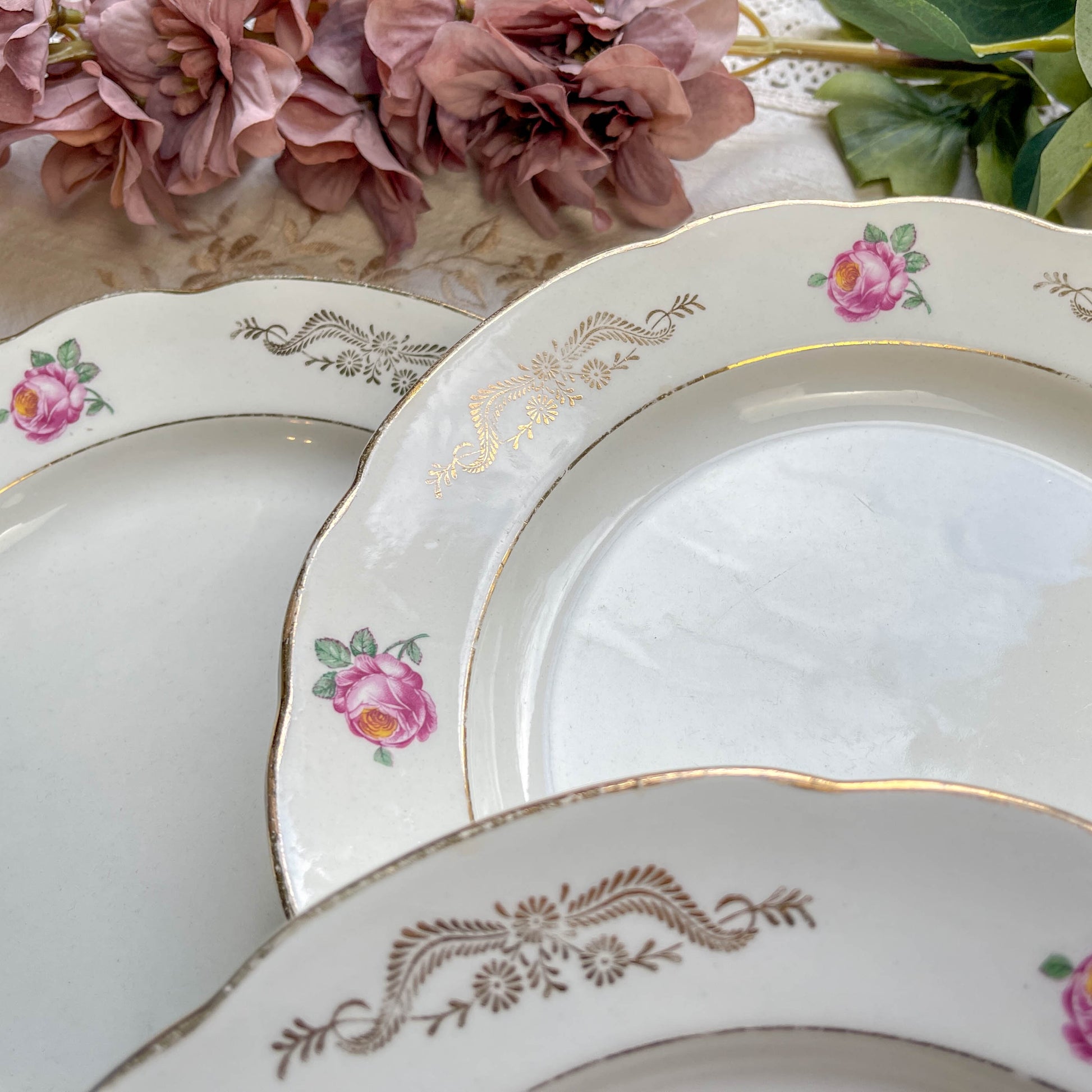 7 Assiettes plates vintage en faïence fleurie Gien - Modèle "Marie-Laure" (1950)