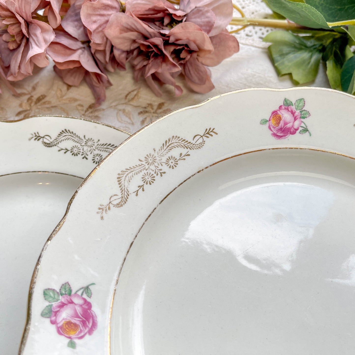 7 Assiettes plates vintage en faïence fleurie Gien - Modèle "Marie-Laure" (1950)
