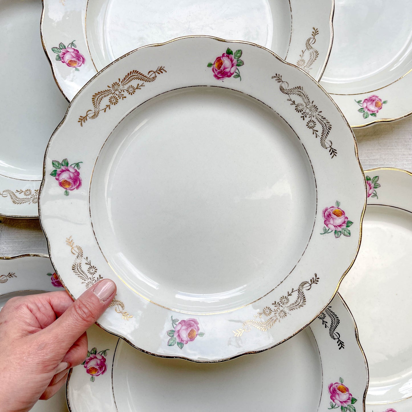 7 Assiettes plates vintage en faïence fleurie Gien - Modèle "Marie-Laure" (1950)
