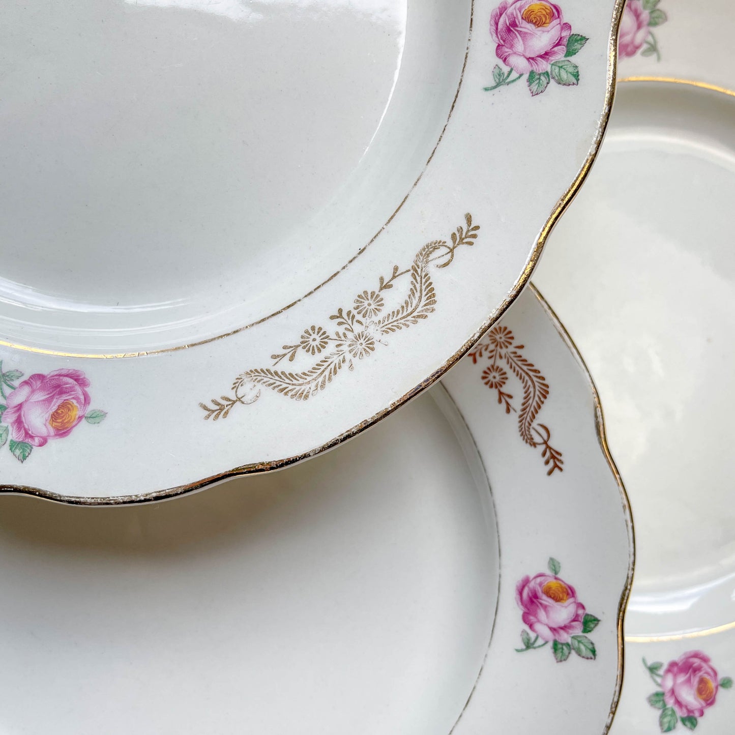 7 Assiettes plates vintage en faïence fleurie Gien - Modèle "Marie-Laure" (1950)